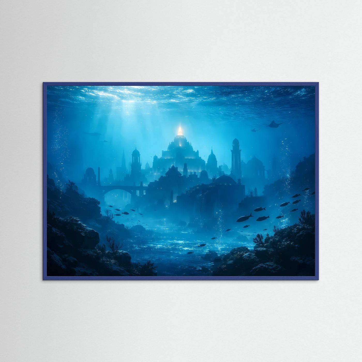 Querformat-Poster einer versunkenen Stadt unter Wasser, blaue Lichtstrahlen, Fische im Vordergrund