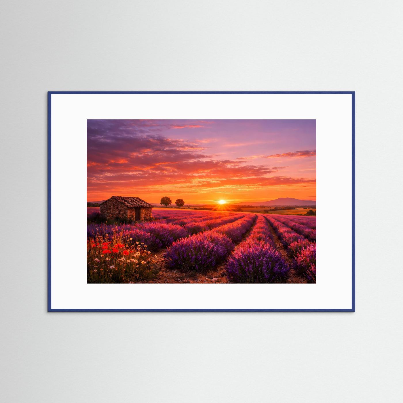 Poster im Querformat mit Lavendelfeld und Steinhütte im Sonnenuntergang, blauer Rahmen