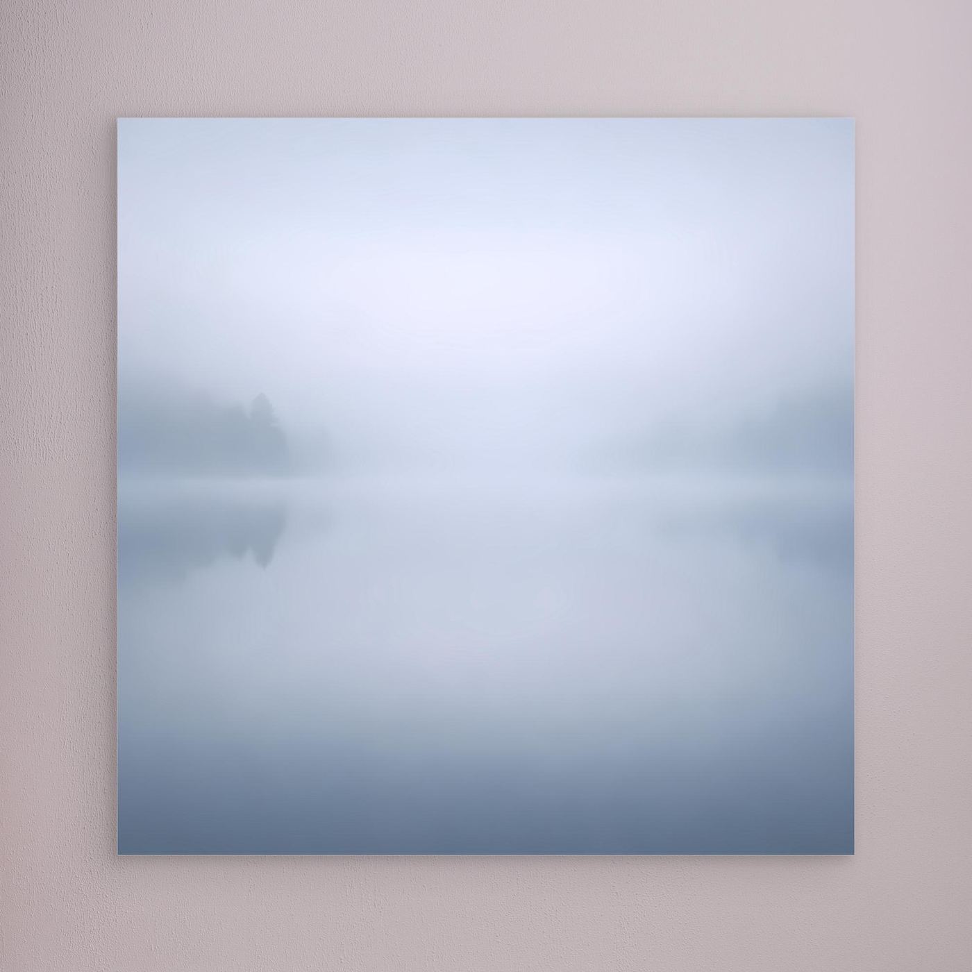 Leinwandbild Nebelsee mit Spiegelung, blau-grau, ohne sichtbaren Rahmen