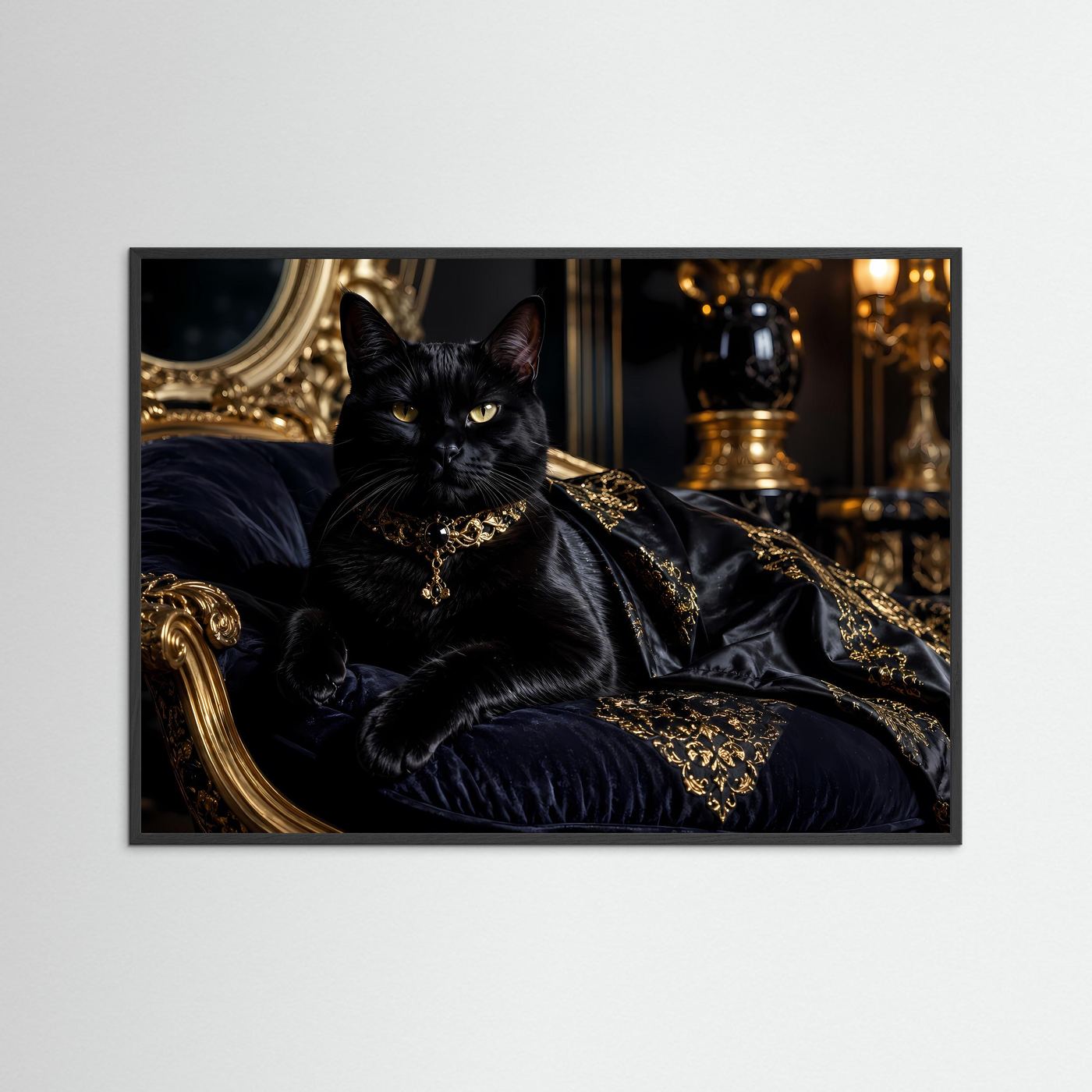 Majestätische schwarze Katze mit goldenem Schmuck | Luxus Tierporträt & Eleganz Poster
