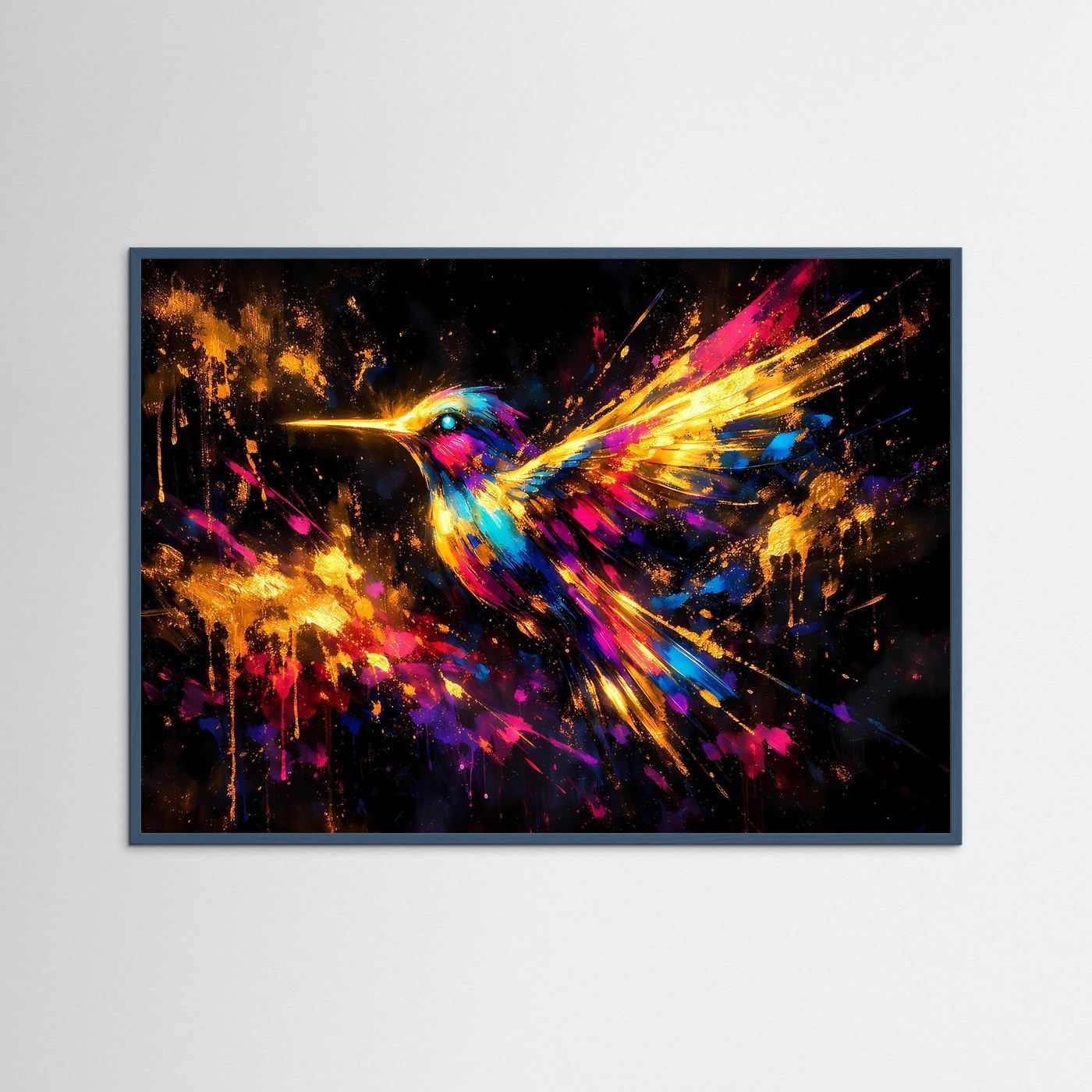 Querformatiges Vogelposter mit abstraktem Kolibri im Flug, buntes Neonmotiv, violetter Rahmen