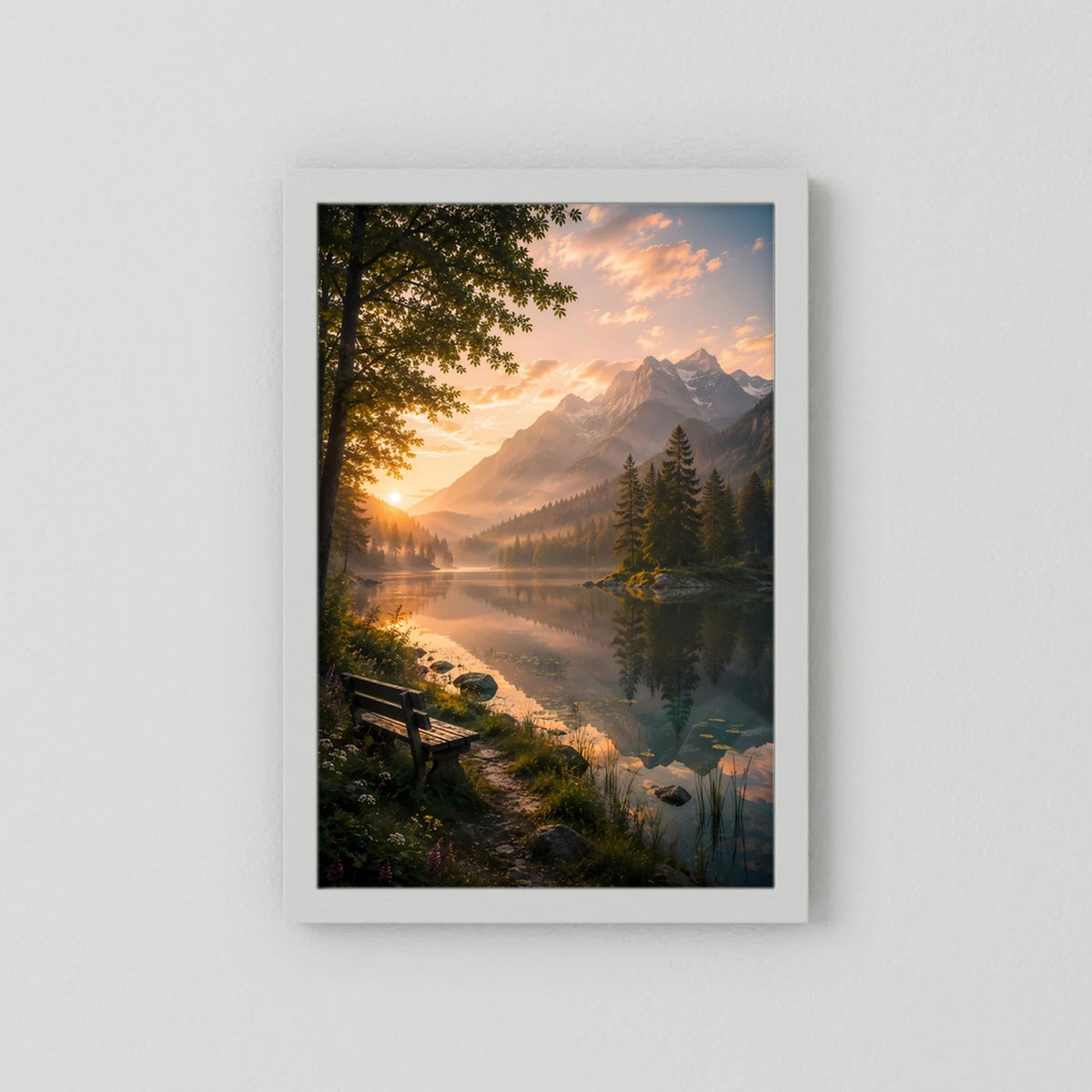 Bergsee im Sonnenuntergang | Ruhige Alpenlandschaft mit Sitzbank | Poster Hochformat