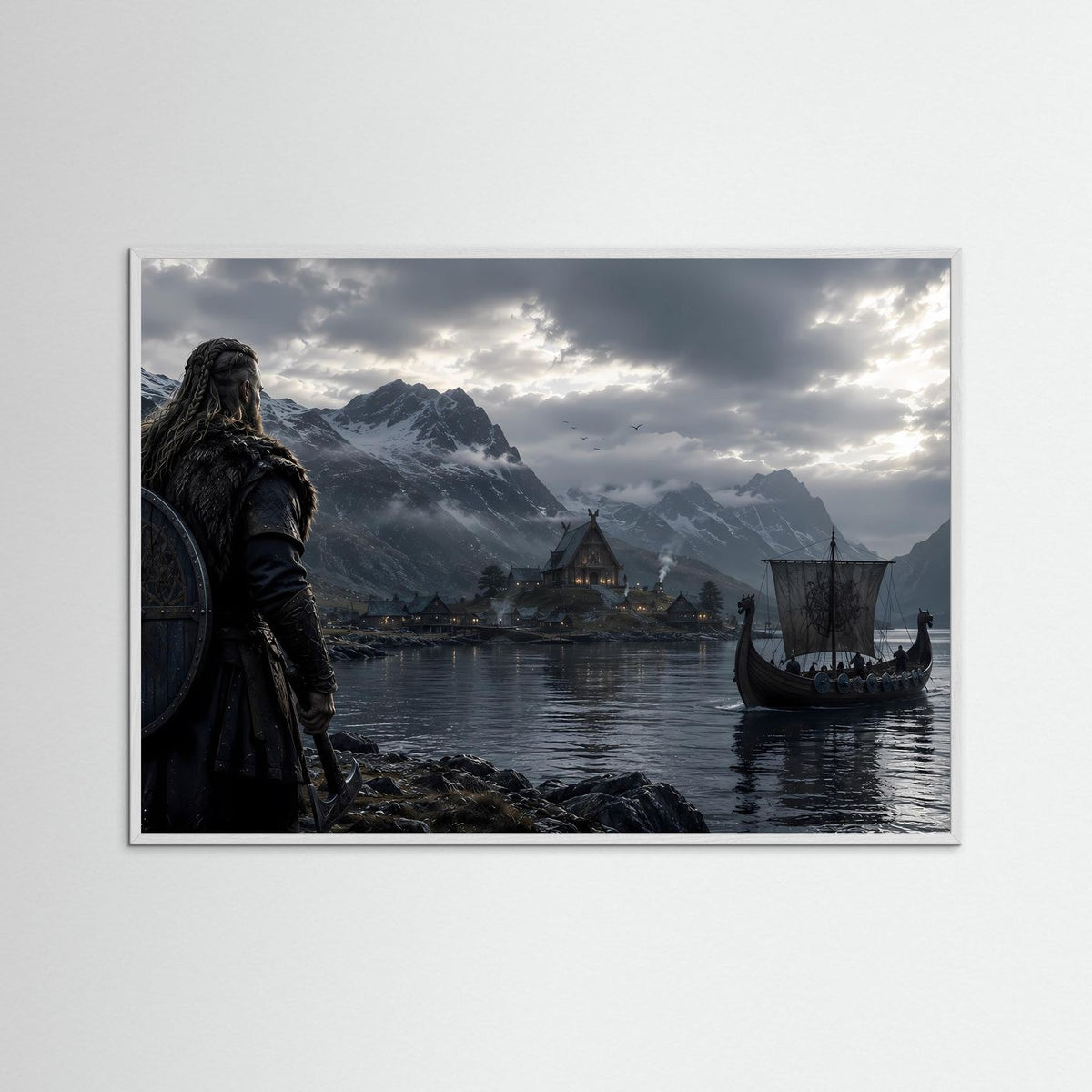 Wikinger-Poster im Querformat mit weißem Holzrahmen: Langschiff im Fjord