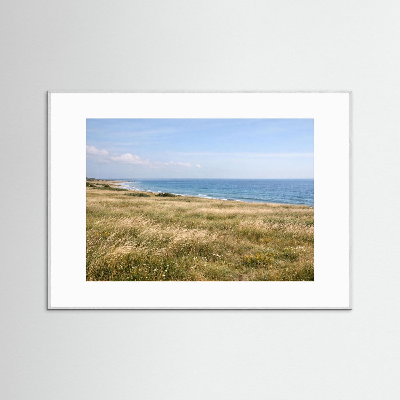 Panorama-Poster mit Küstenlandschaft im weißen Rahmen