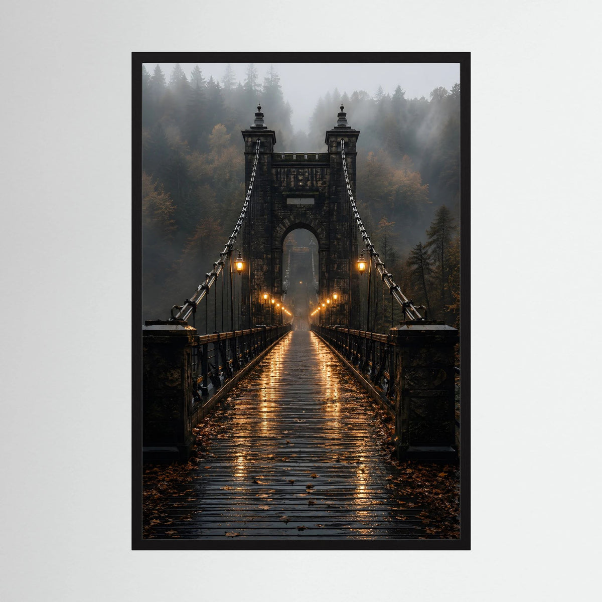 Hochformat-Poster mit dunkler Hängebrücke im Nebelwald und leuchtenden Laternen