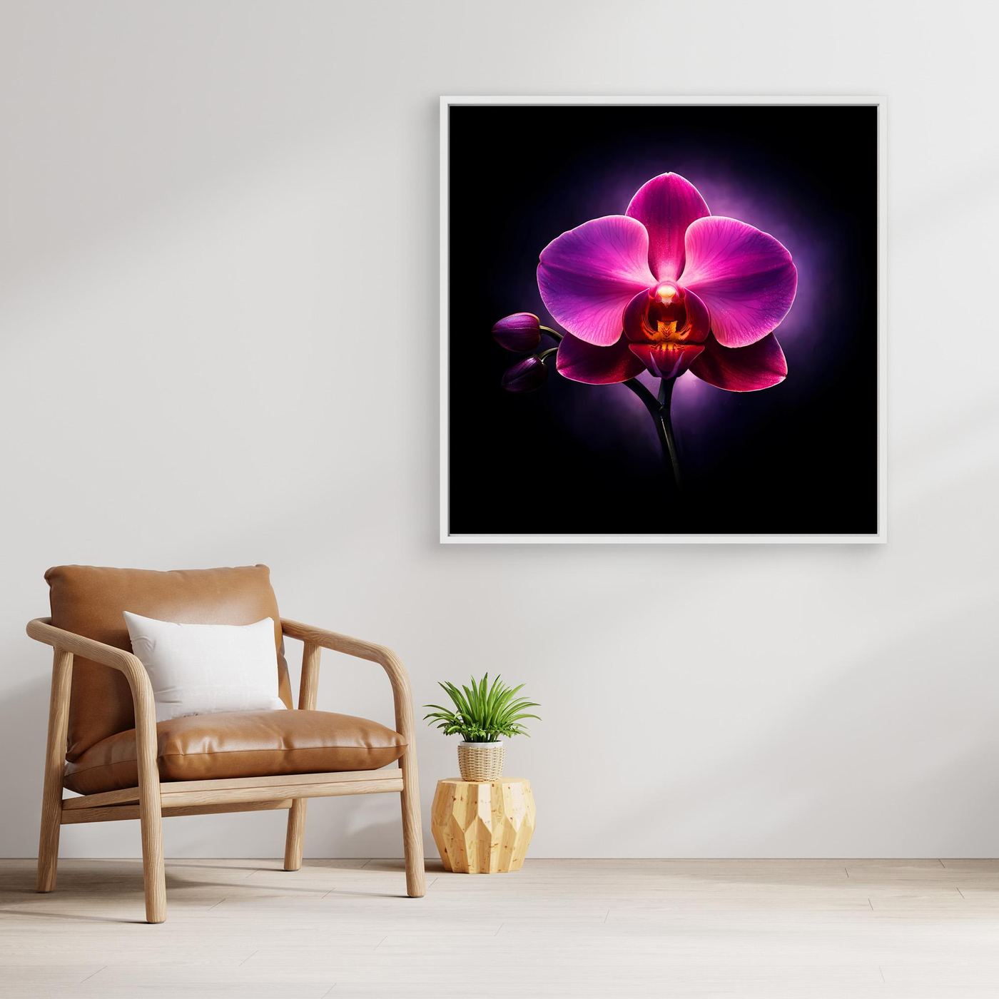 Gerahmtes quadratisches Leinwandbild: leuchtende Orchidee in Pink auf dunklem Hintergrund, weiß gerahmt.
