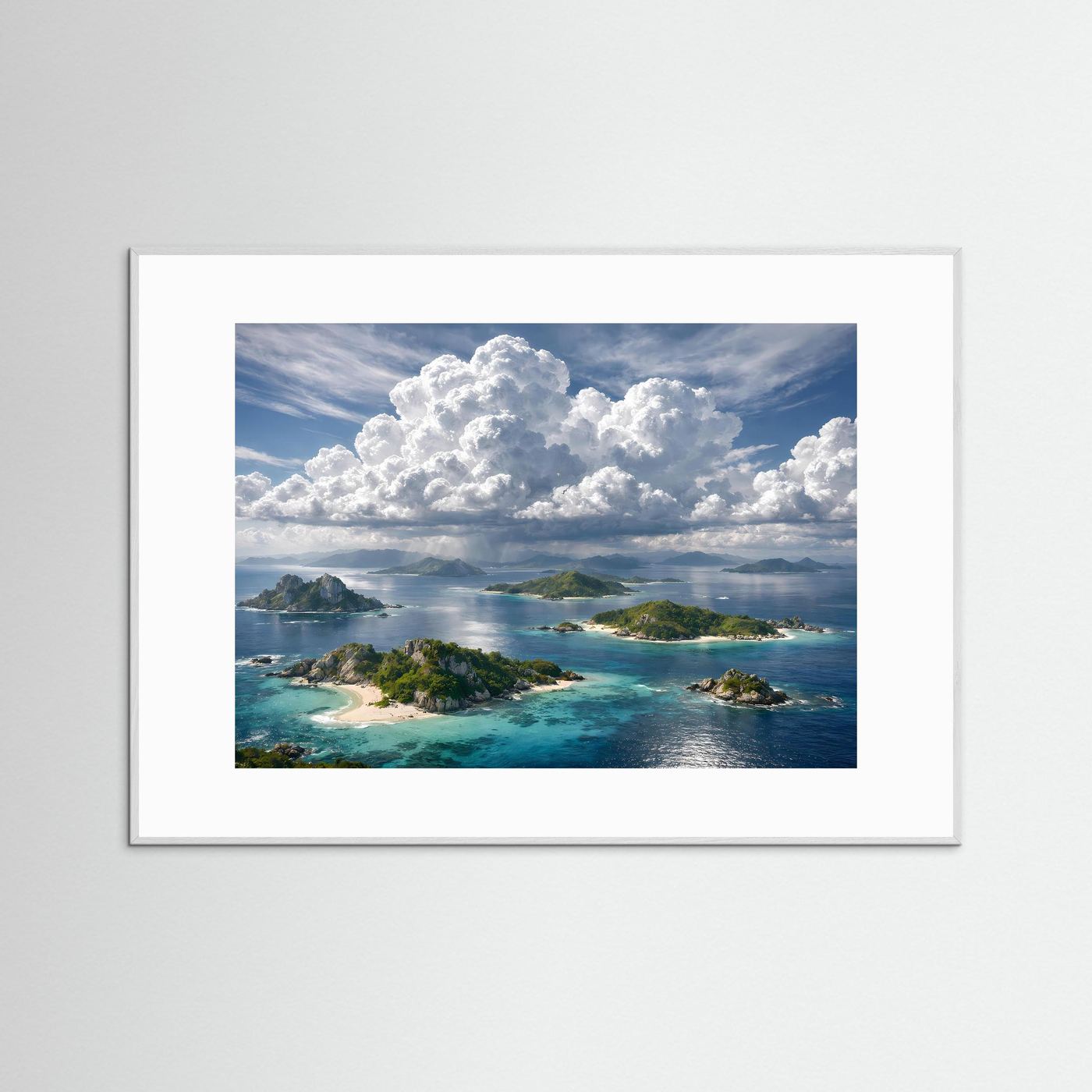 Poster mit tropischer Insellandschaft, Wolken über Lagune, weißer Rahmen