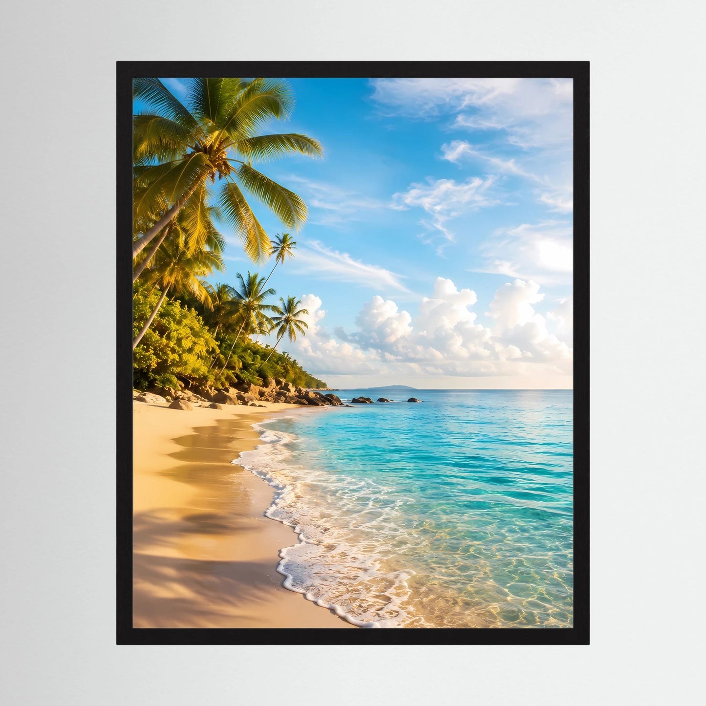 Hochformatiges Strand-Poster mit Palmen im schwarzen Rahmen, türkisfarbenes Meer