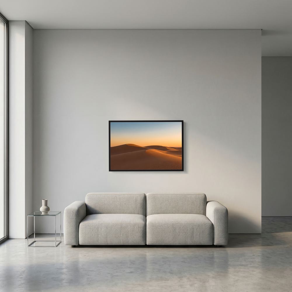 Wüstenlandschaft-Poster im Abendlicht, schwarz gerahmt