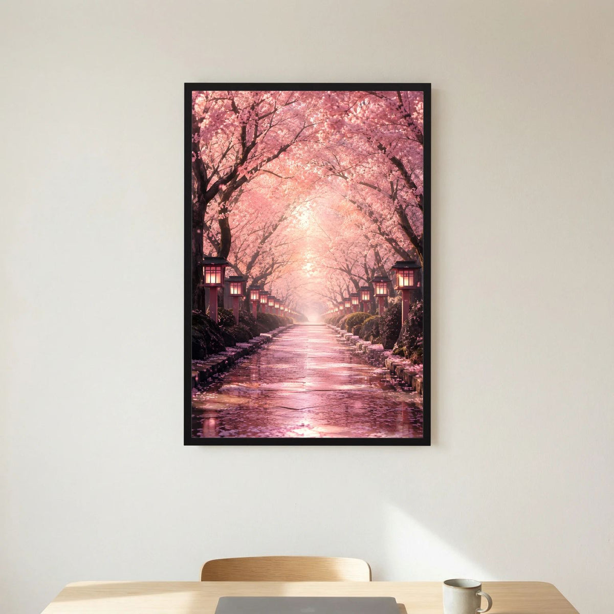 Hochformat-Wandposter mit Kirschblütenallee in Rosa, schwarzer Rahmen