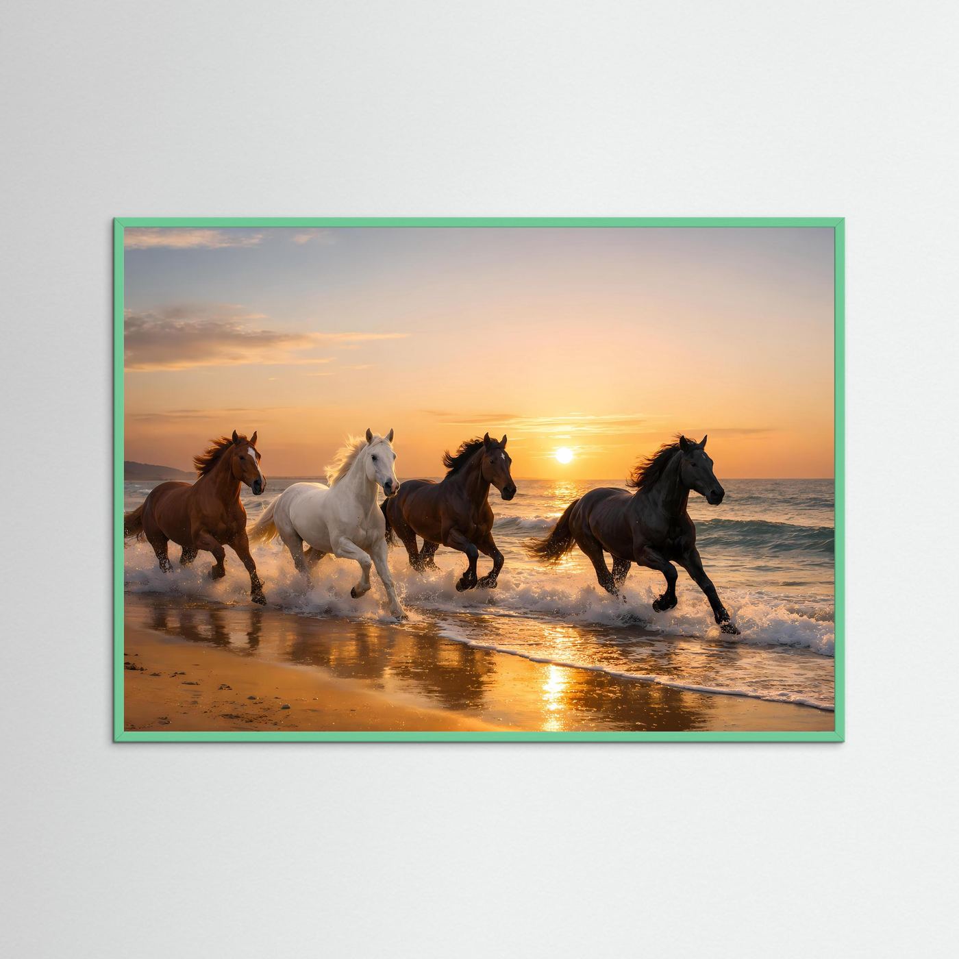 Querformat-Poster mit vier Wildpferden am Strand im Sonnenuntergang, grüner Rahmen