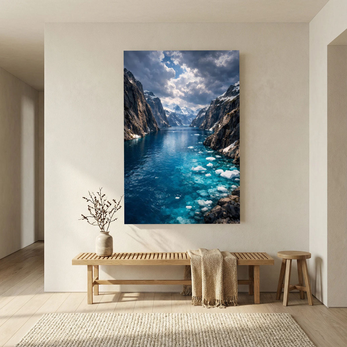 Hochformat-Poster mit Fjordlandschaft, blauem Wasser und Treibeis
