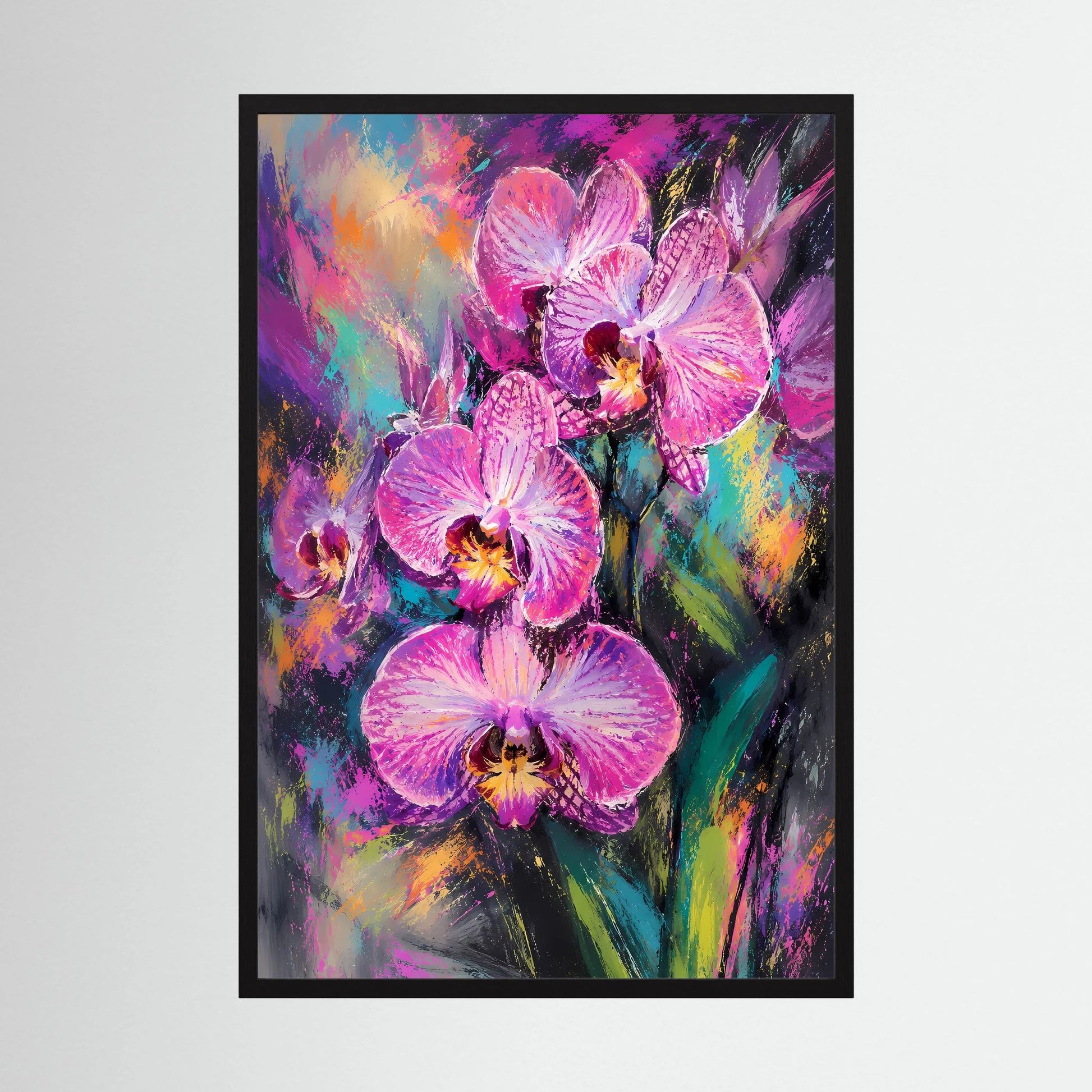 Hochformatiges Kunstposter mit abstrakten Orchideen in Pink und Violett, schwarzer Rahmen