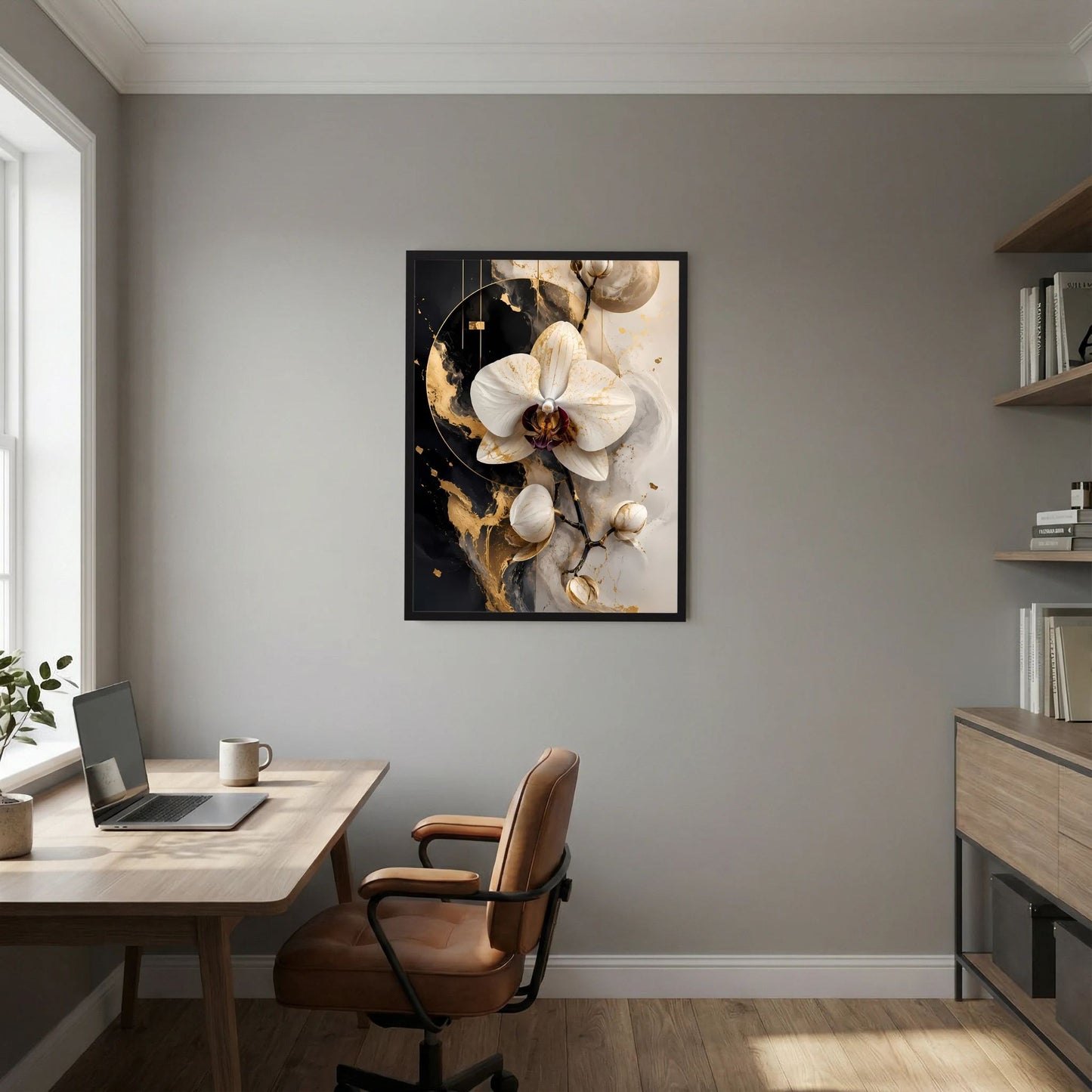 Gerahmter hochformatiger Kunstdruck mit weißer Orchidee und abstraktem Schwarz-Gold