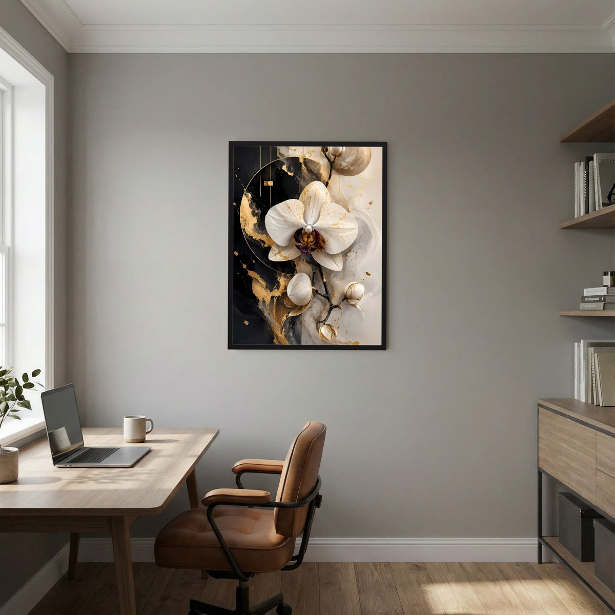 Gerahmter hochformatiger Kunstdruck mit weißer Orchidee und abstraktem Schwarz-Gold