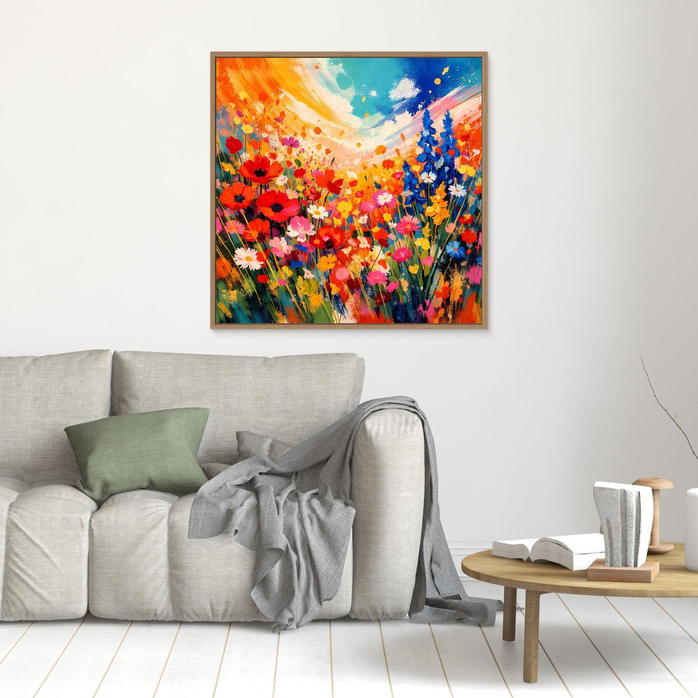 Leinwandbild mit Blumenwiesen-Motiv in kräftigen Farben, goldener Rahmen, abstrakte Blüten
