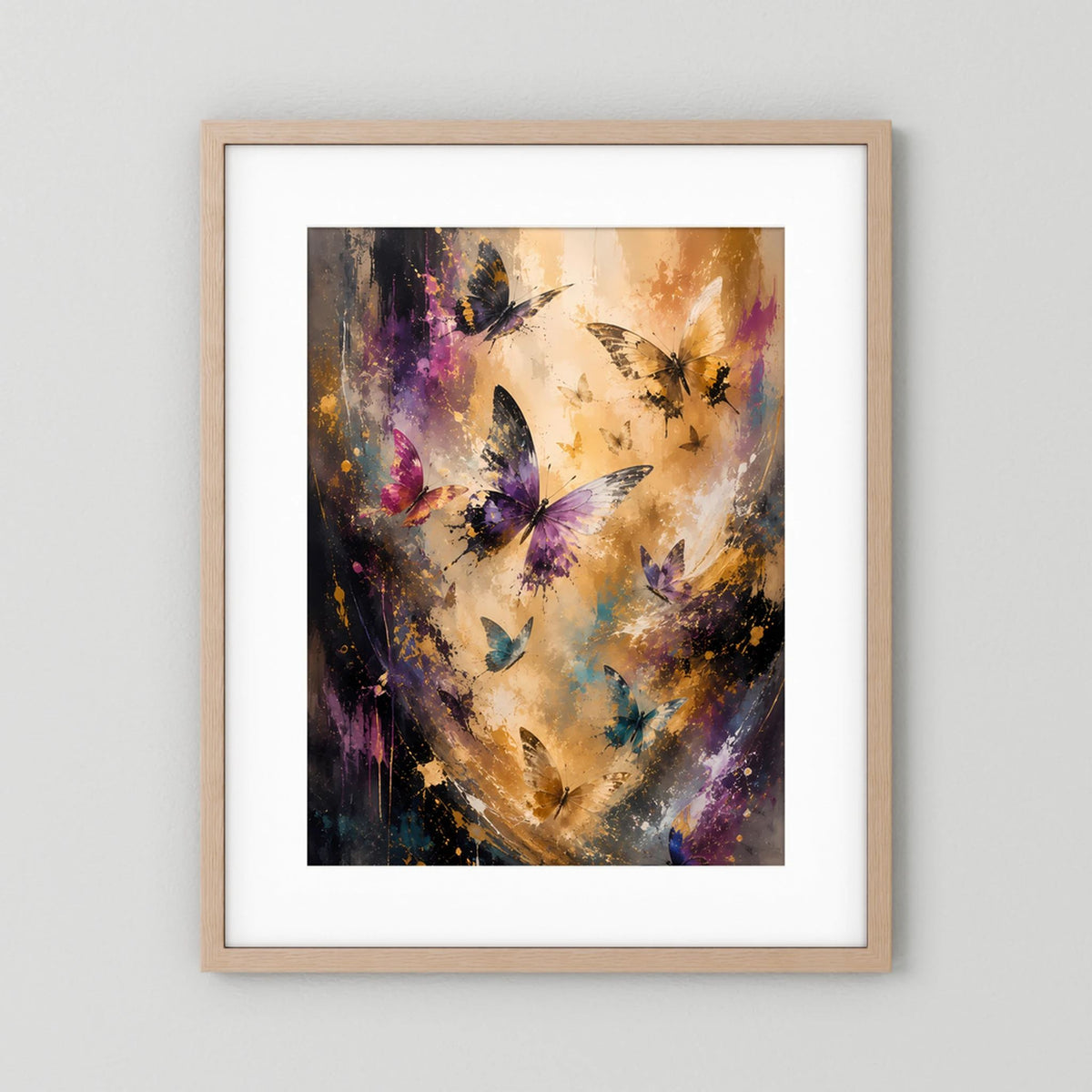 Schmetterlingsposter Hochformat im hellen Holzrahmen mit weißer Einfassung, Gold- und Violettschmetterlinge