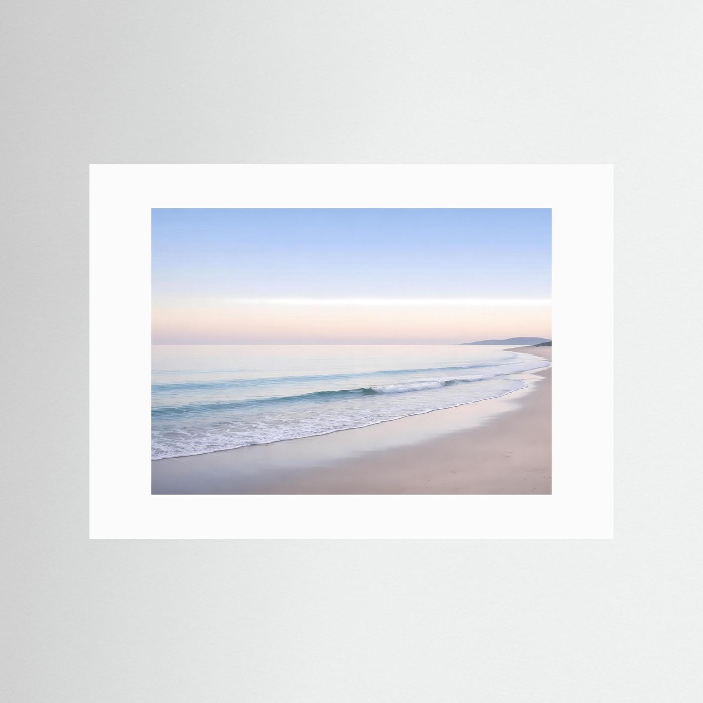 Wandbild Poster mit Strand und Wellen in Pastellfarben, weißes Passepartout