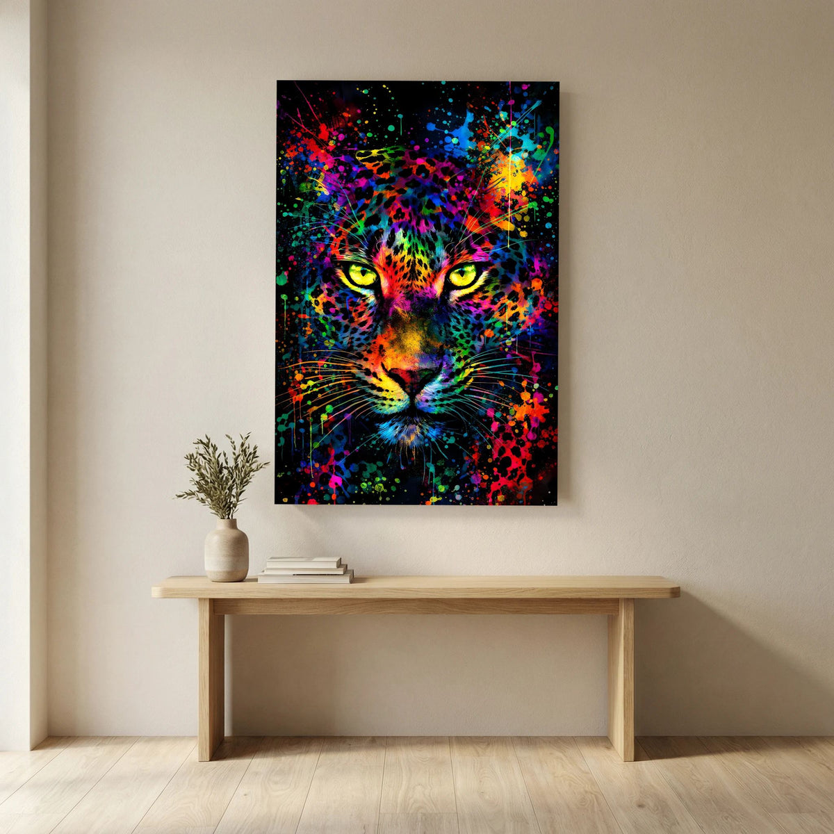 Leoparden-Poster im Hochformat mit schwarzem Rahmen, leuchtendes Katzenporträt