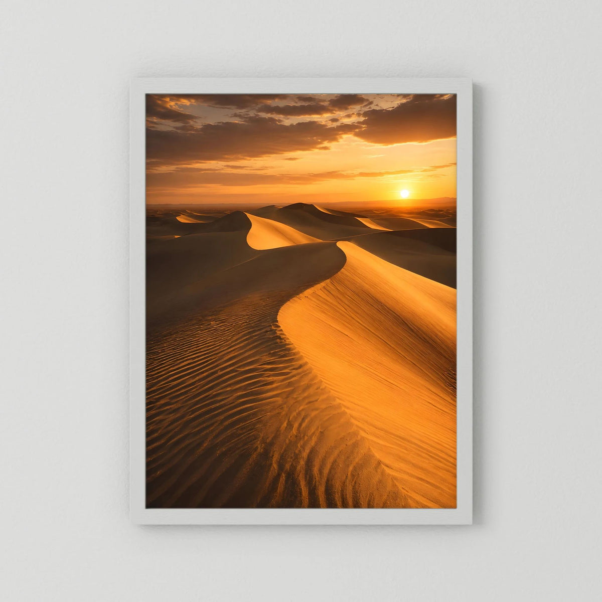 Poster mit Sanddünen und Orange-Sonnenuntergang, weißer Rahmen im Hochformat