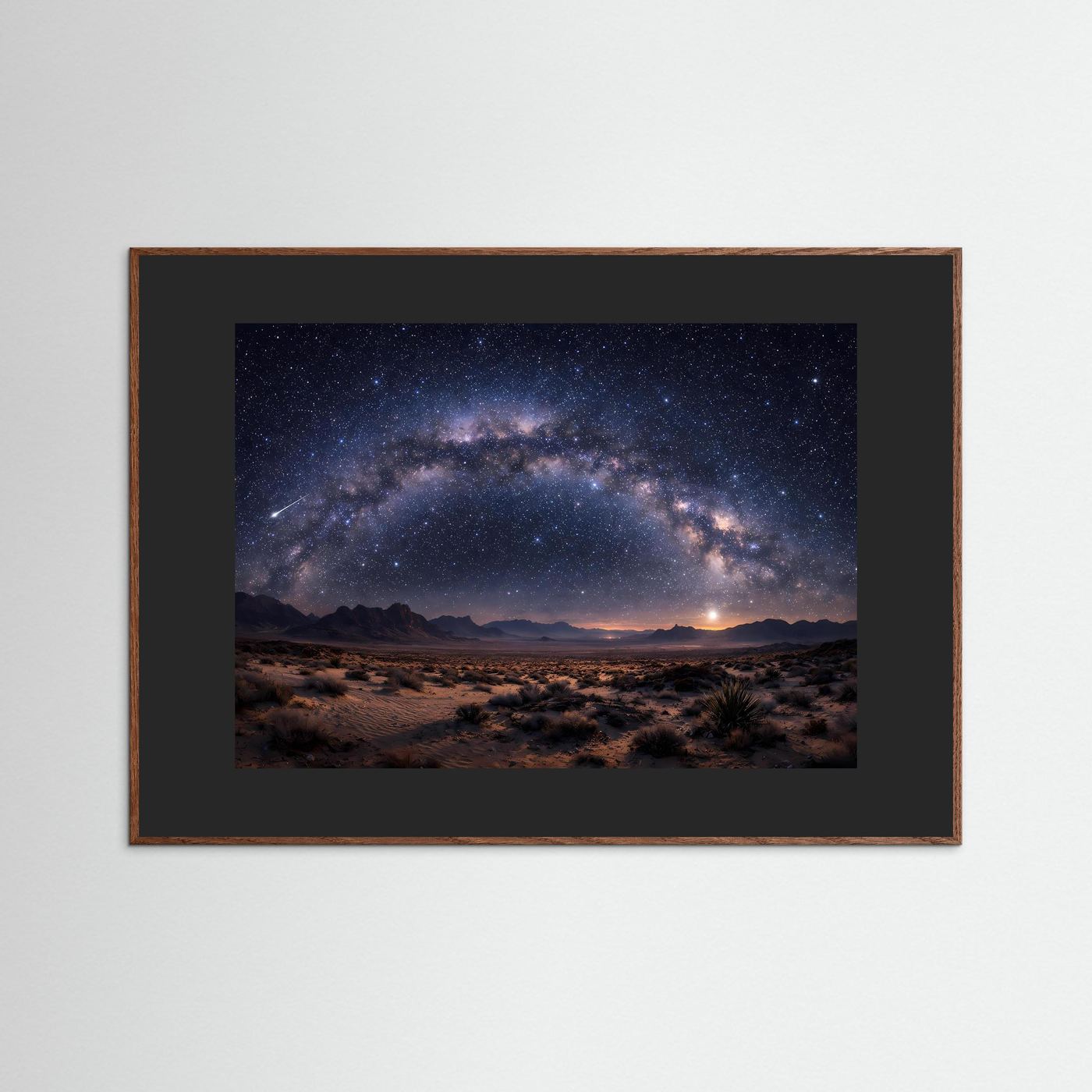 Sternenhimmel-Wandbild mit Milchstraße über Wüstenlandschaft, brauner Rahmen