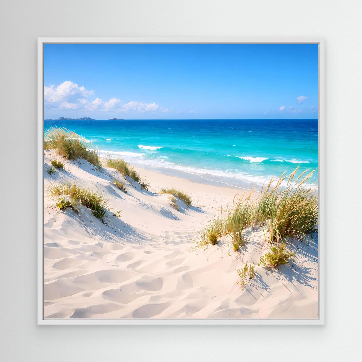Leinwandbild mit Dünenlandschaft am Strand, türkisfarbenes Meer und hellem Sand, weißer Rand