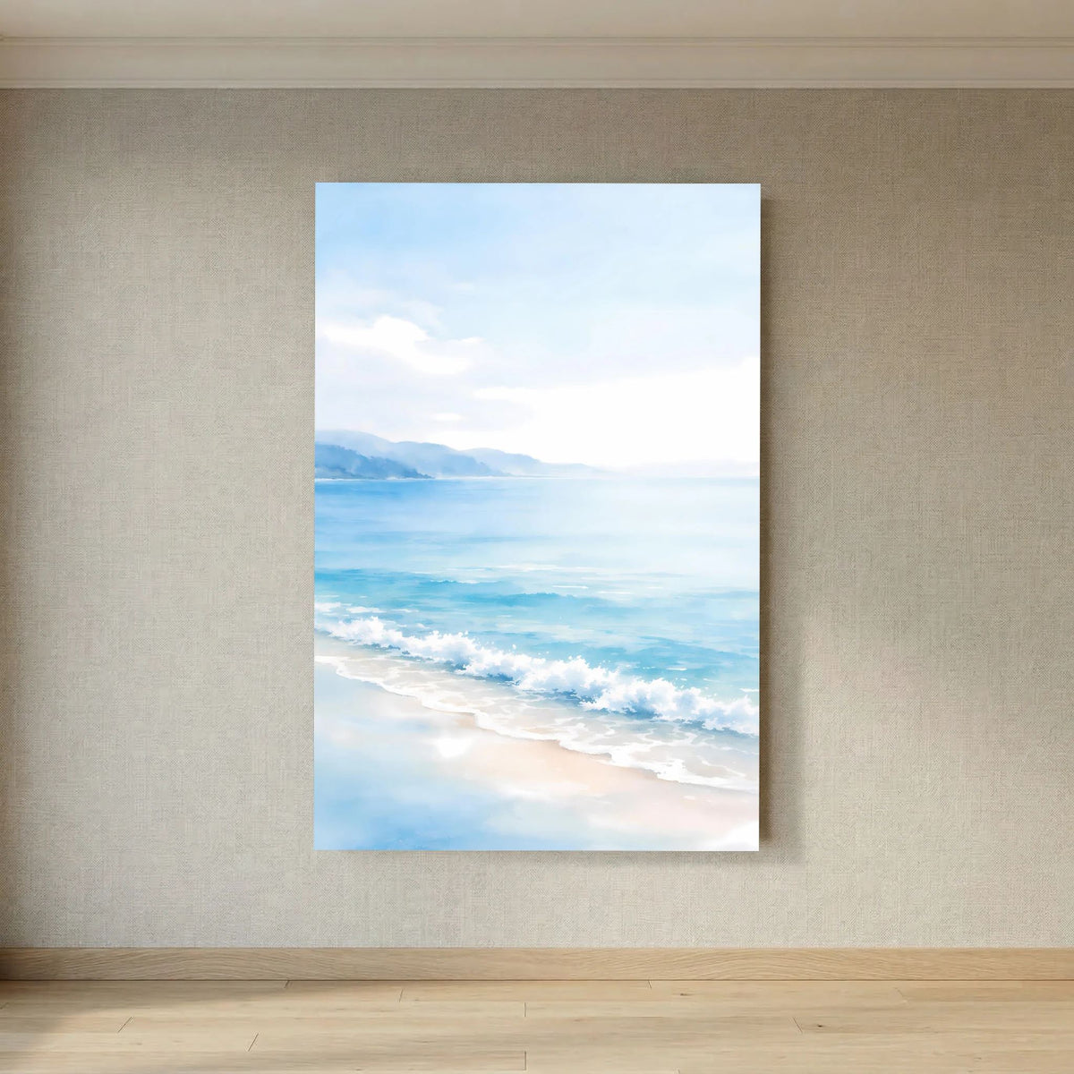 Meer-Küsten-Wandbild im Hochformat mit pastellblauem Wasser, Sandstrand und sanfter Brandung