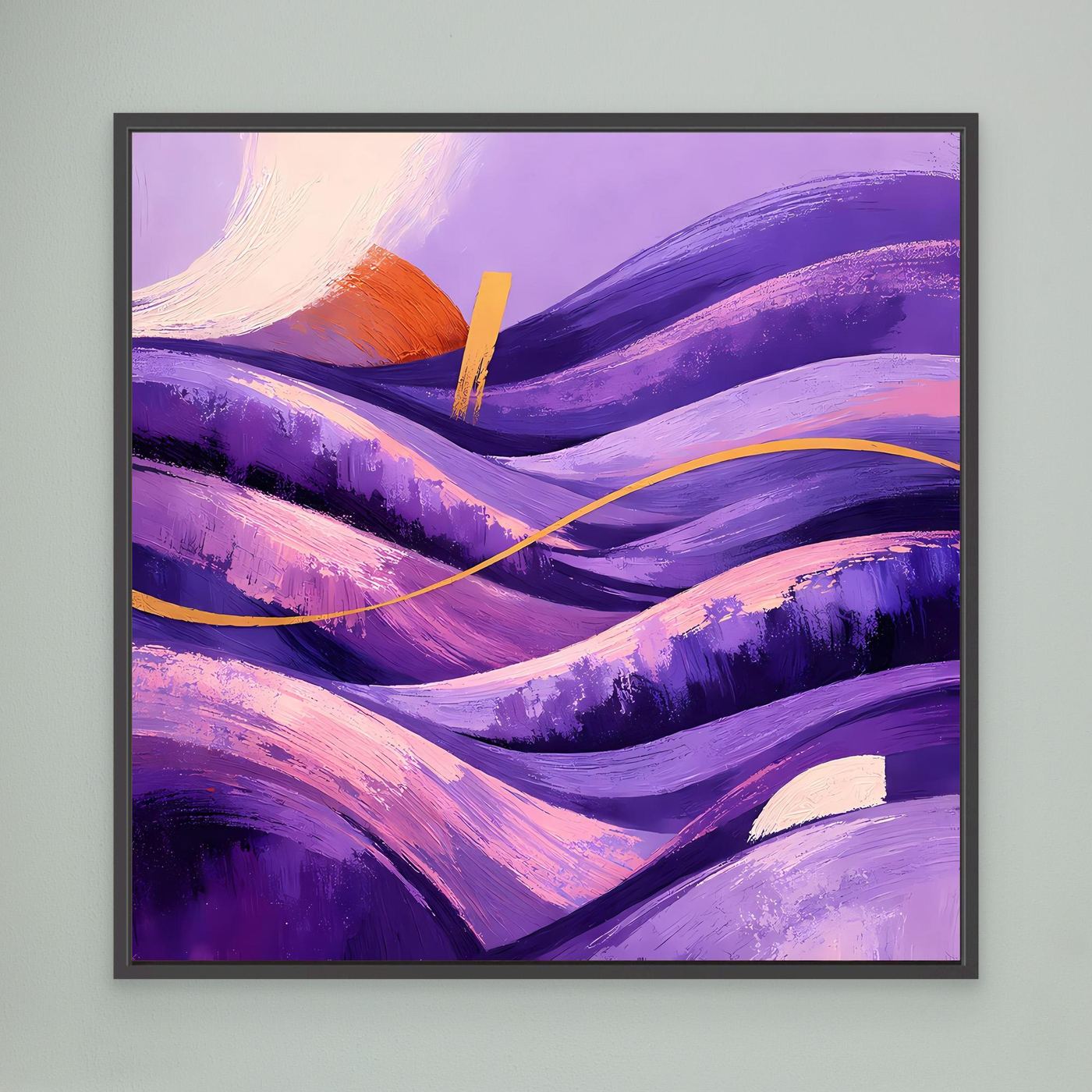 Leinwandbild mit abstrakten violetten Wellen, violettem und goldenem Akzent im schwarzen Rahmen