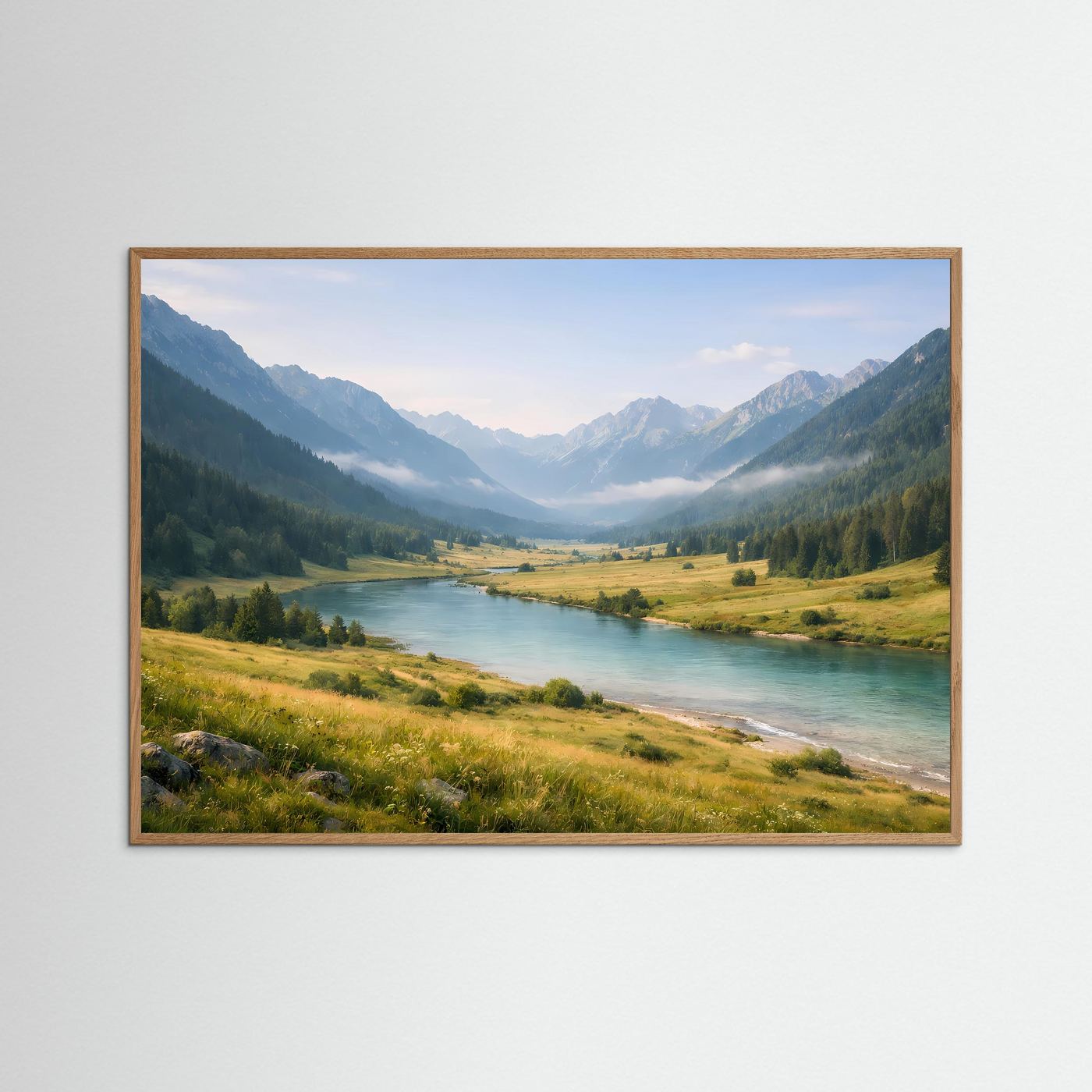 Bergtal Poster | Kristallklarer Fluss zwischen Alpen | Panorama Landschaft Fotografie | Natur Wandbild mit Bergen und Wiesen