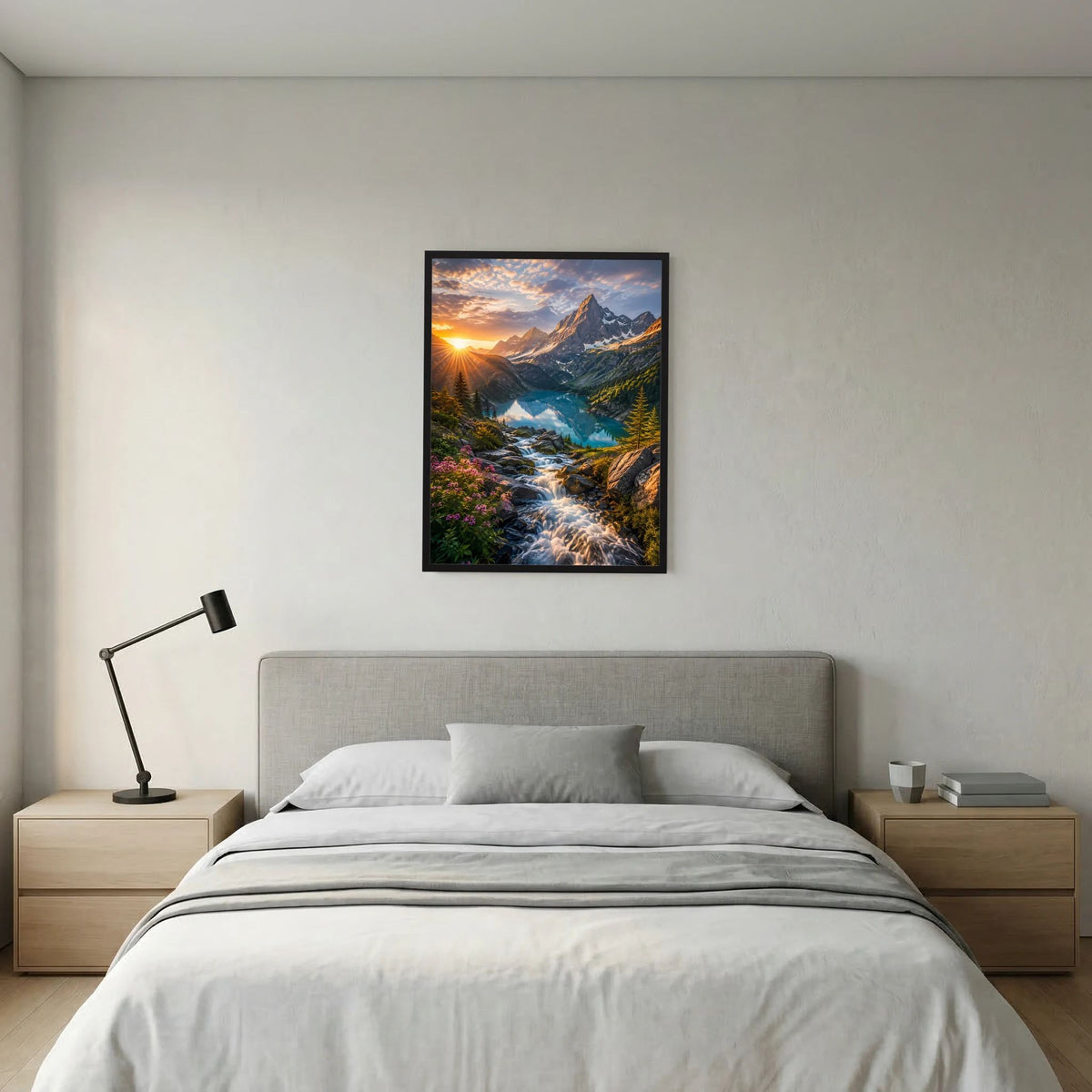 Hochformat-Wandposter mit Wasserfall, Fluss und Bergspitzen bei goldenen Abendfarben