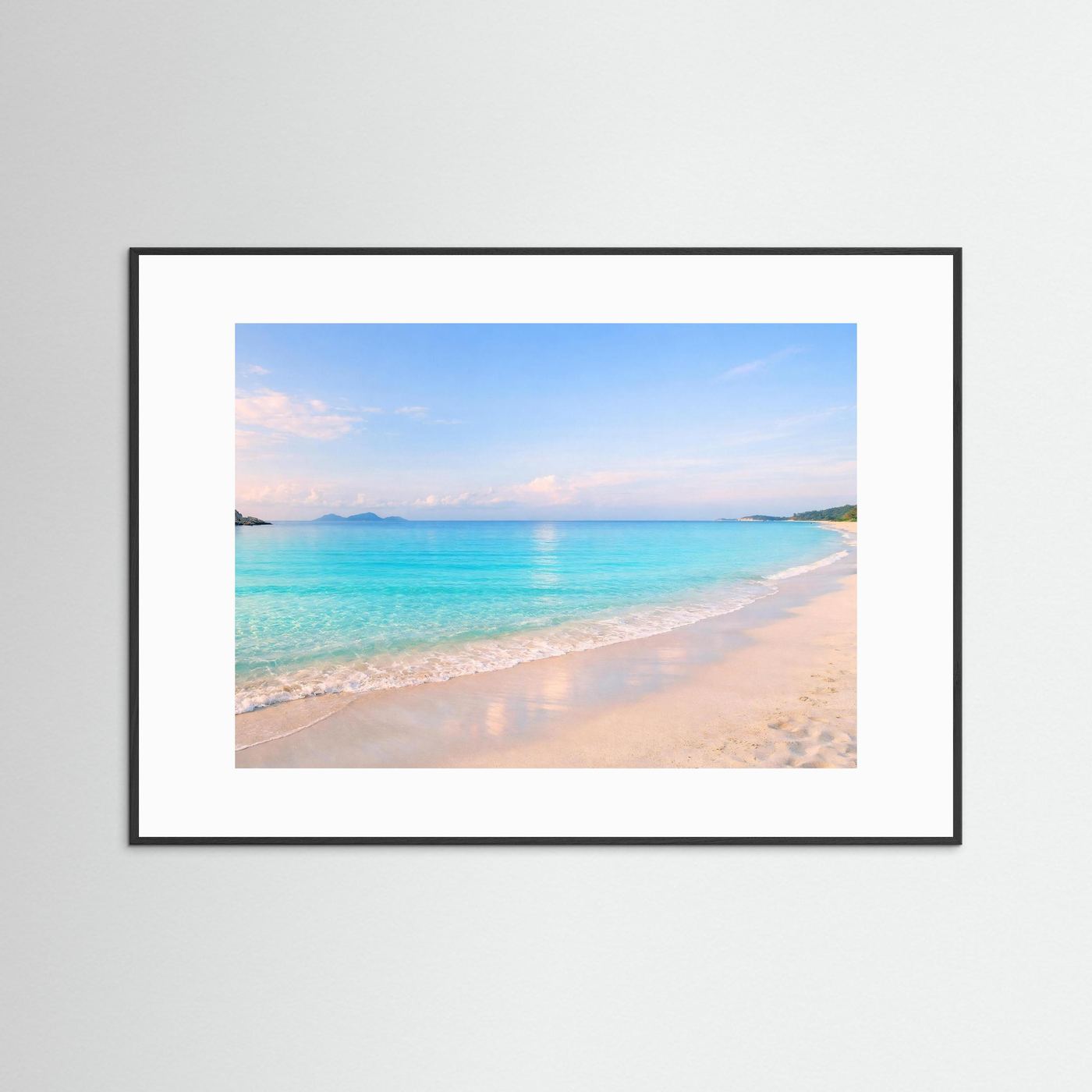 Wandbild mit Strandmotiv im schwarzen Holzrahmen