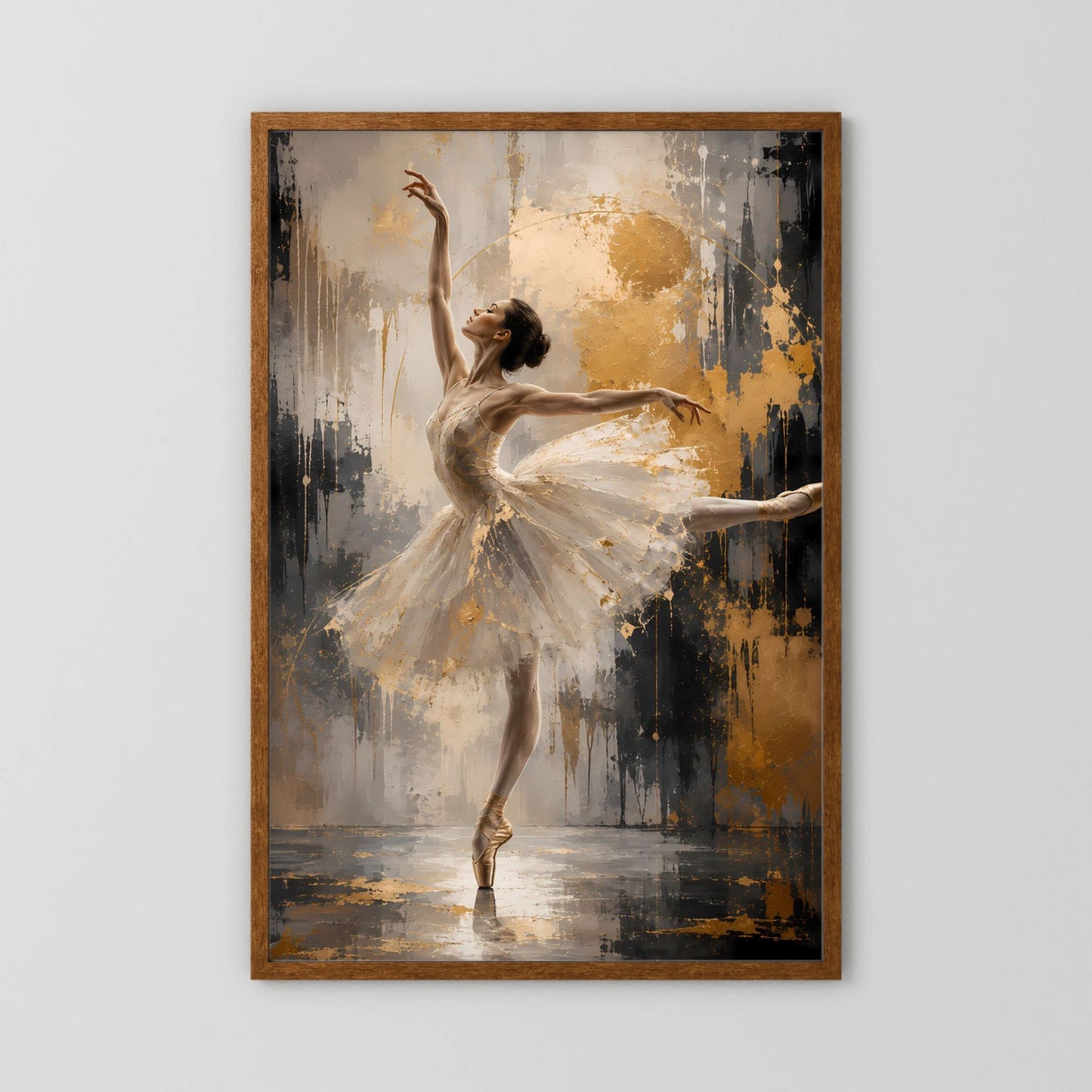 Hochformat-Poster mit Ballerina in Weiß und Gold, im breiteren braunen Holzrahmen