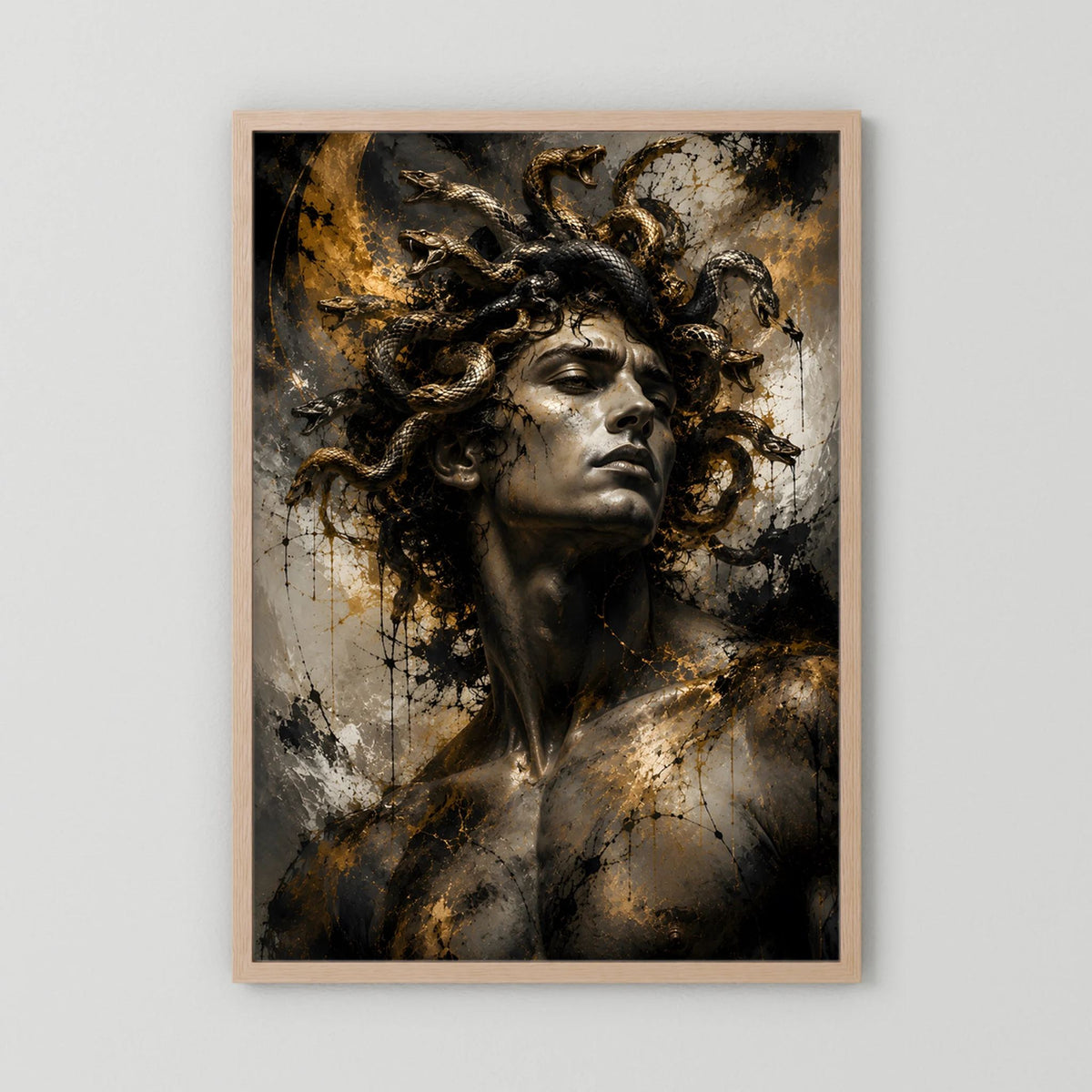 Kunstposter Hochformat im hellen Holzrahmen, Porträt mit dunklen Locken und goldenen Akzenten