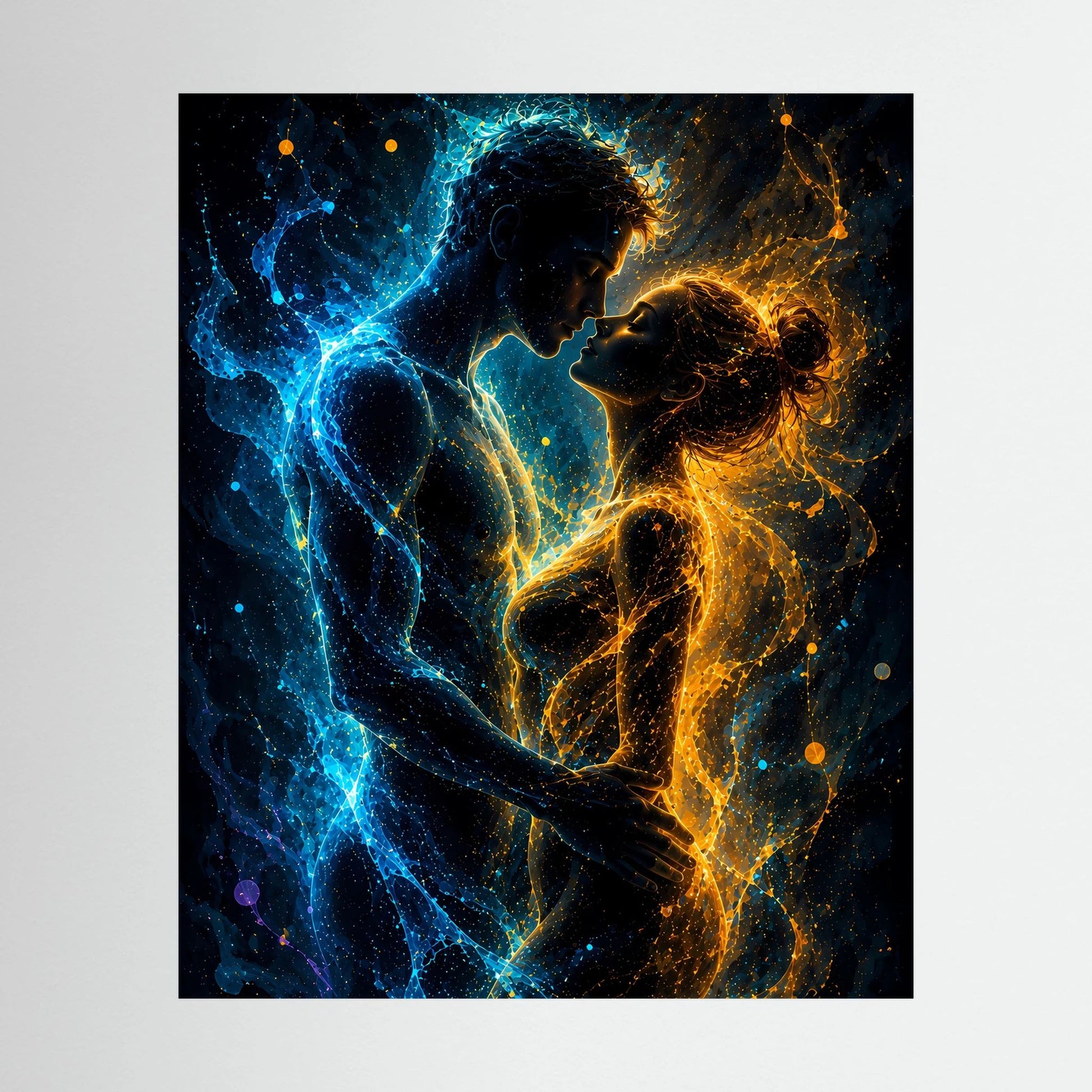 Hochkant-Poster mit abstraktem Paar in Blau, Gold und dunklem Hintergrund.