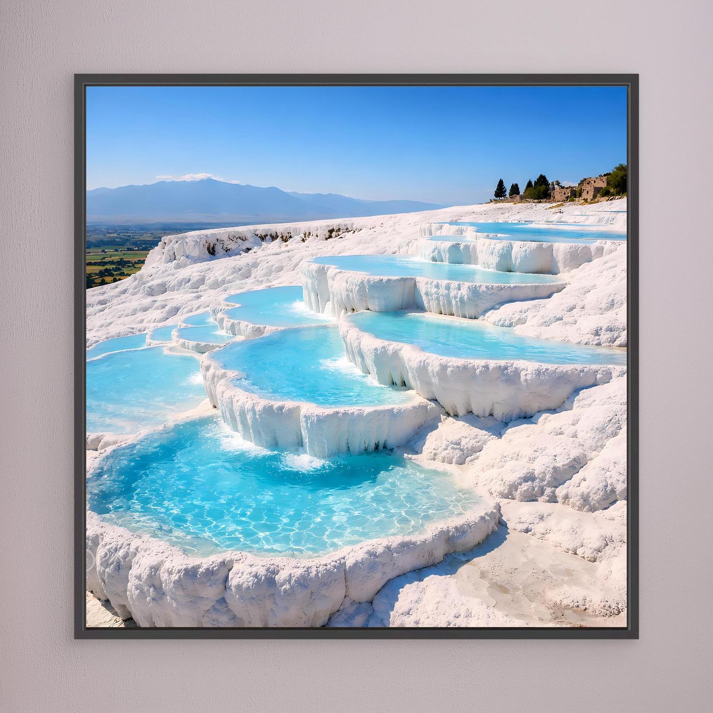 Leinwandbild mit türkisen Thermalbecken und weißen Kalkterrassen, mit schwarzem Rahmen