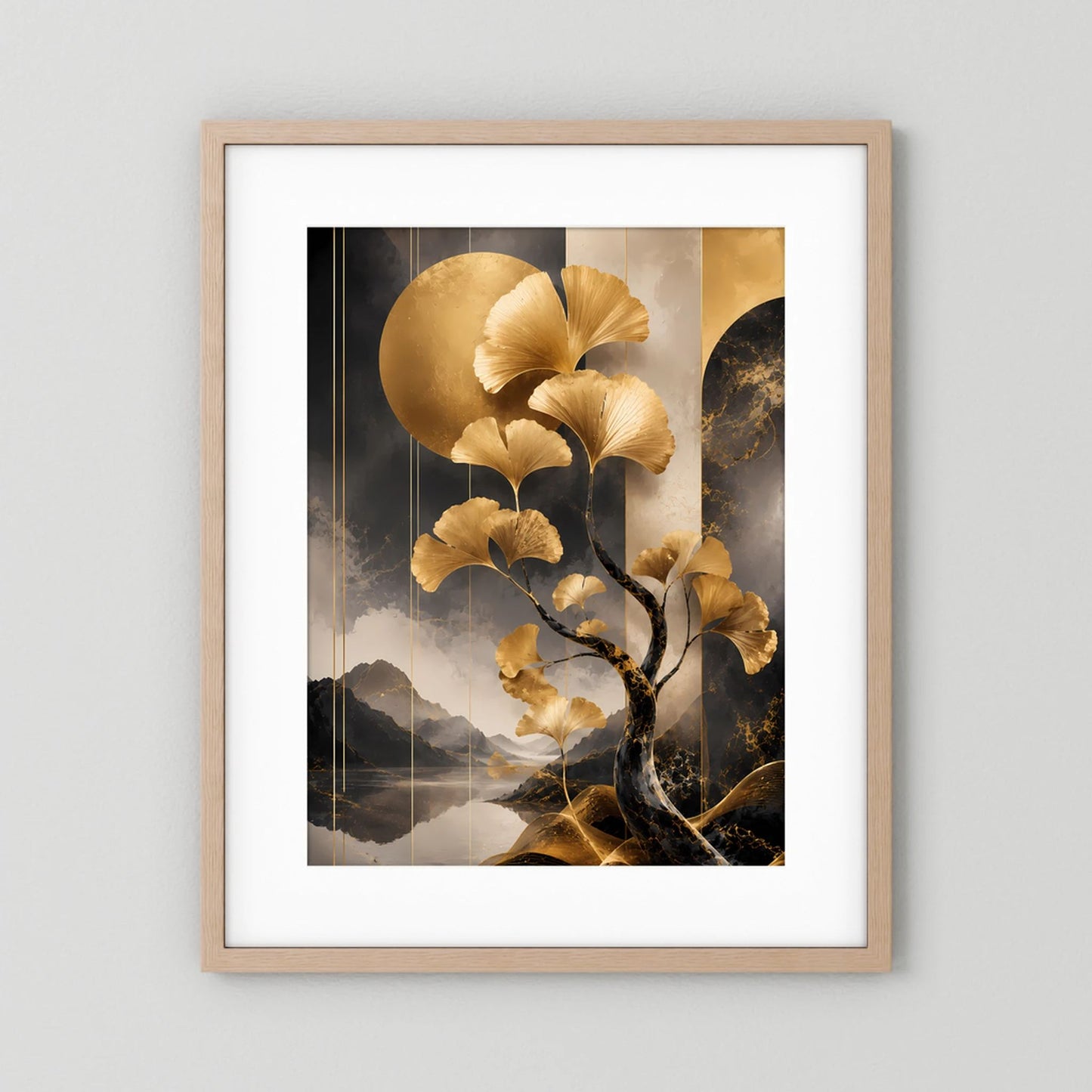 Gerahmtes Poster (Hochformat) mit beigem Holzrahmen und goldener Ginkgobaum-Illustration