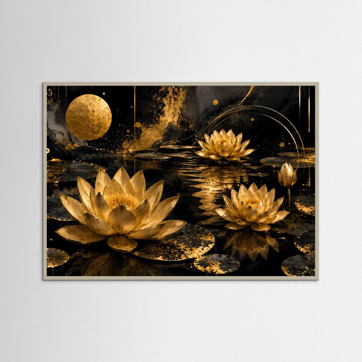 Wandbild mit goldenen Lotusblüten auf dunklem Wasser, mit grauem Rahmen