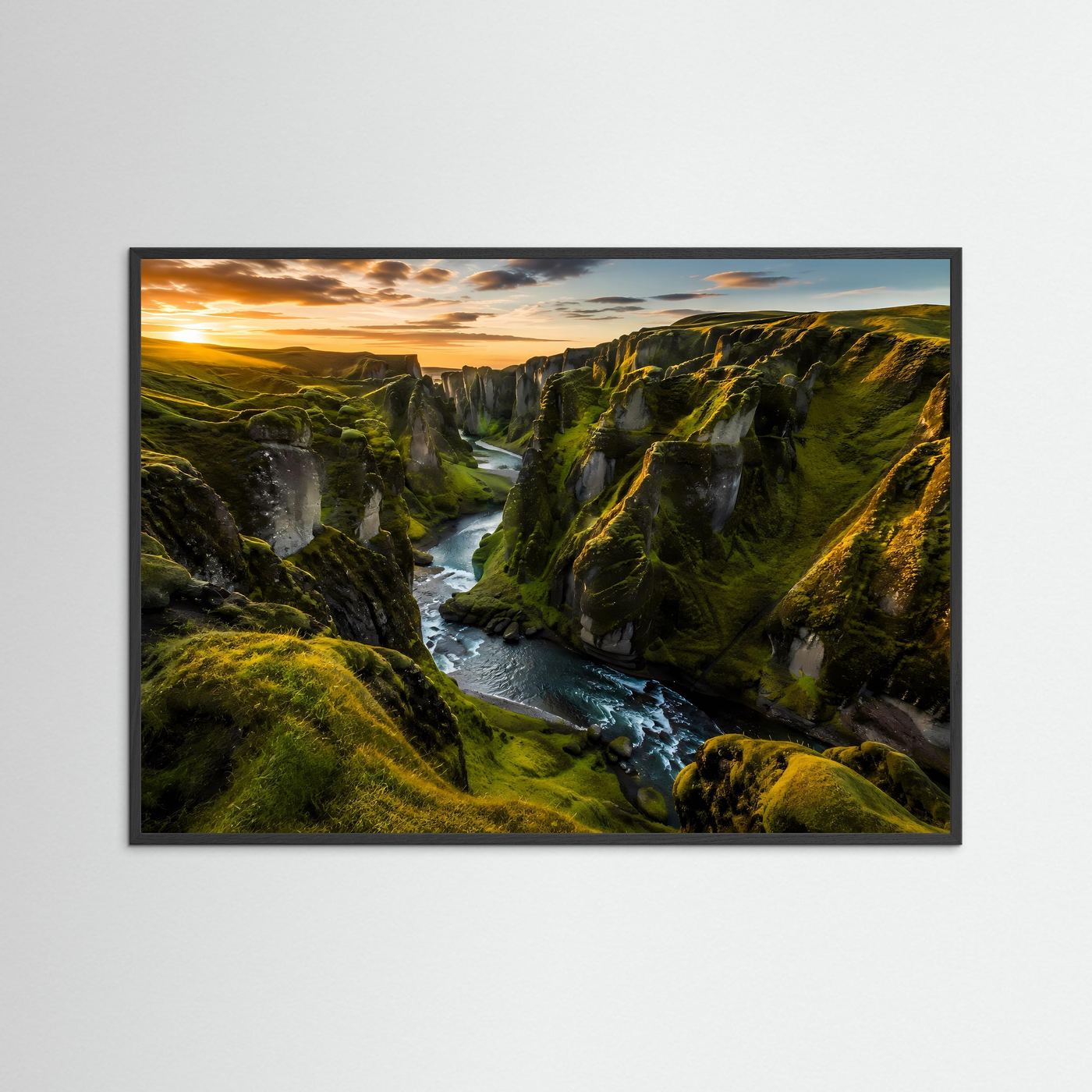 Grüne Schlucht im goldenen Sonnenlicht | Isländische Canyon-Landschaft Poster Querformat