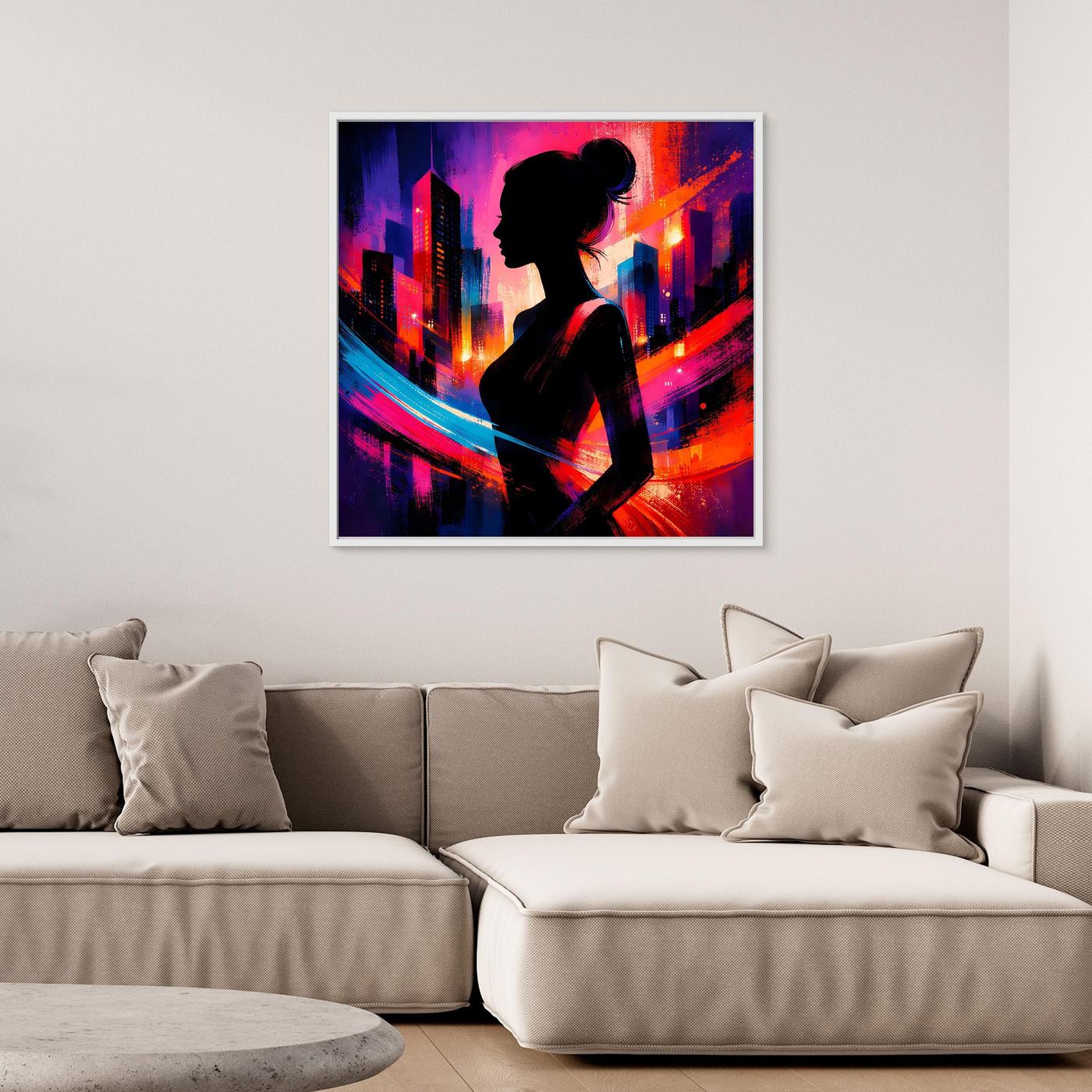 Quadratisches Leinwandbild mit Stadt-Silhouette, Frau im Profil, bunte Neonfarben, heller Rahmen