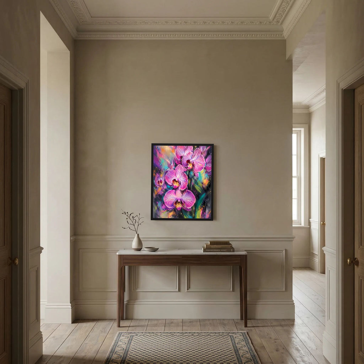 Kunstposter mit Orchideen-Motiv in Pink und Violett im schwarzen Rahmen