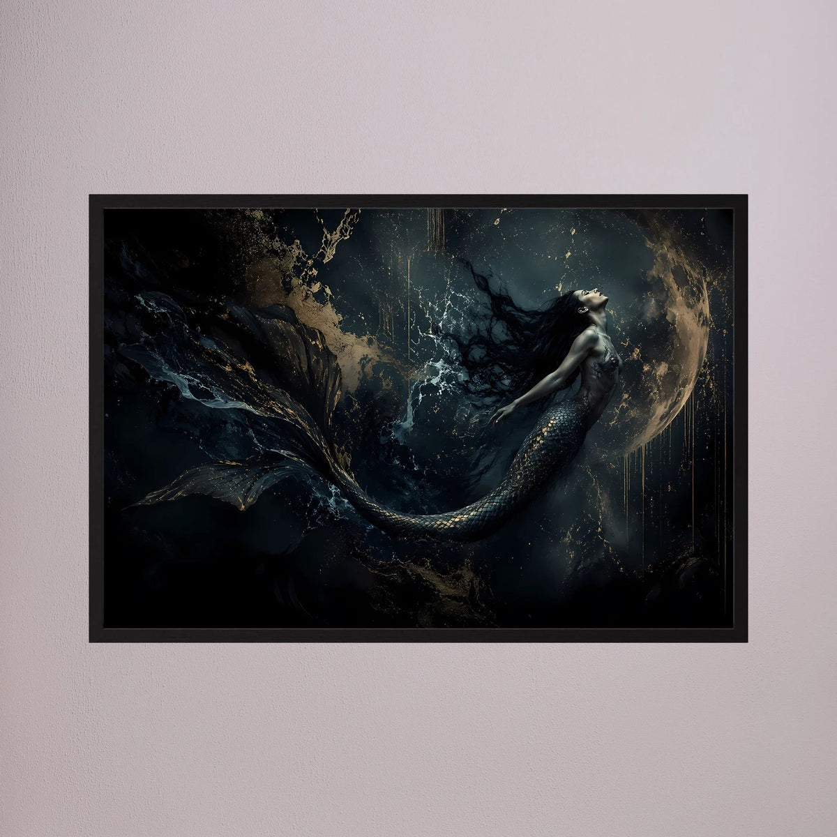 Querformatiges Fantasy-Wandbild mit Meerjungfrau im Mondschein, schwarz-gold, schwarzer Rahmen