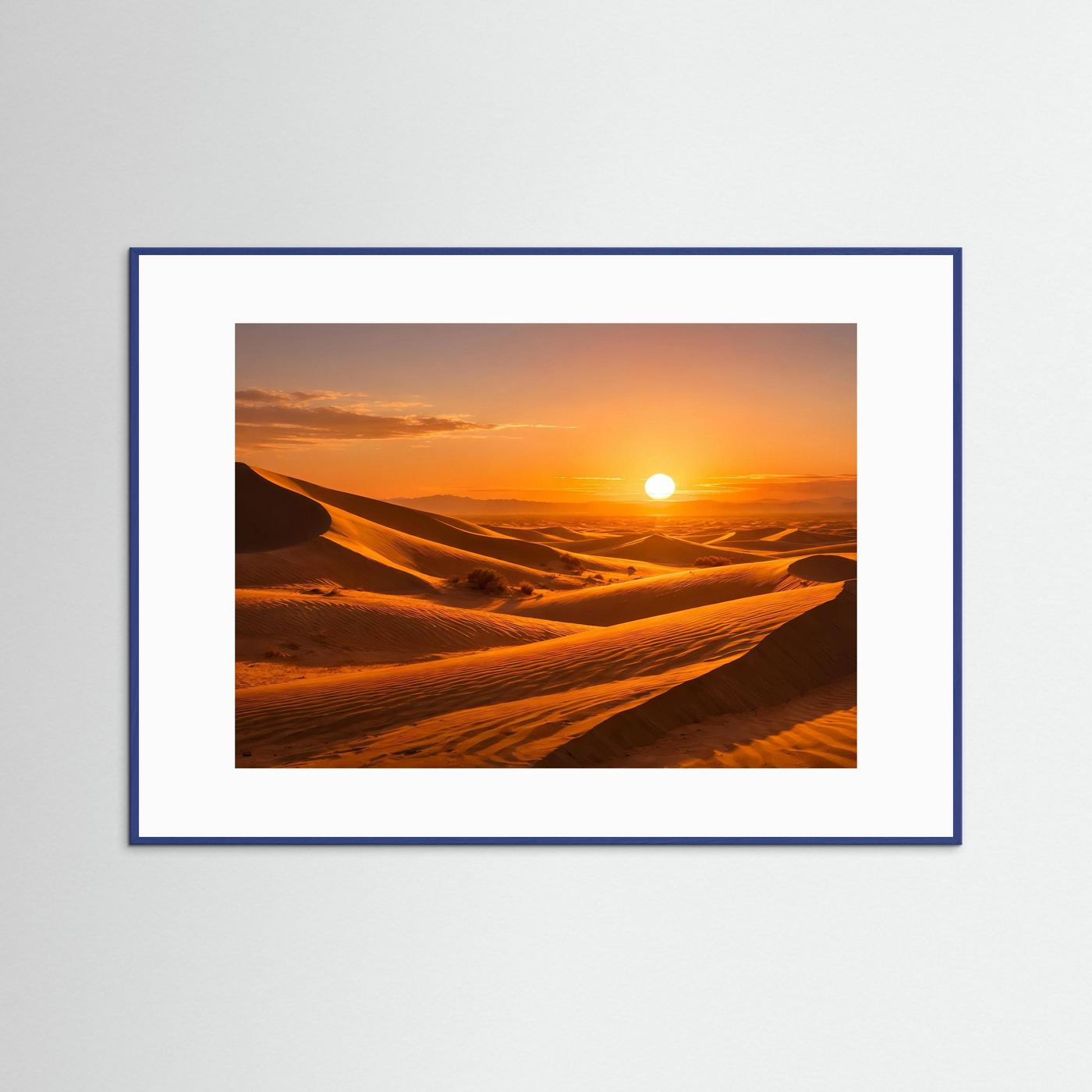 Gerahmtes Panorama-Poster mit weißem Passepartout: Wüstendünen im Sonnenuntergang