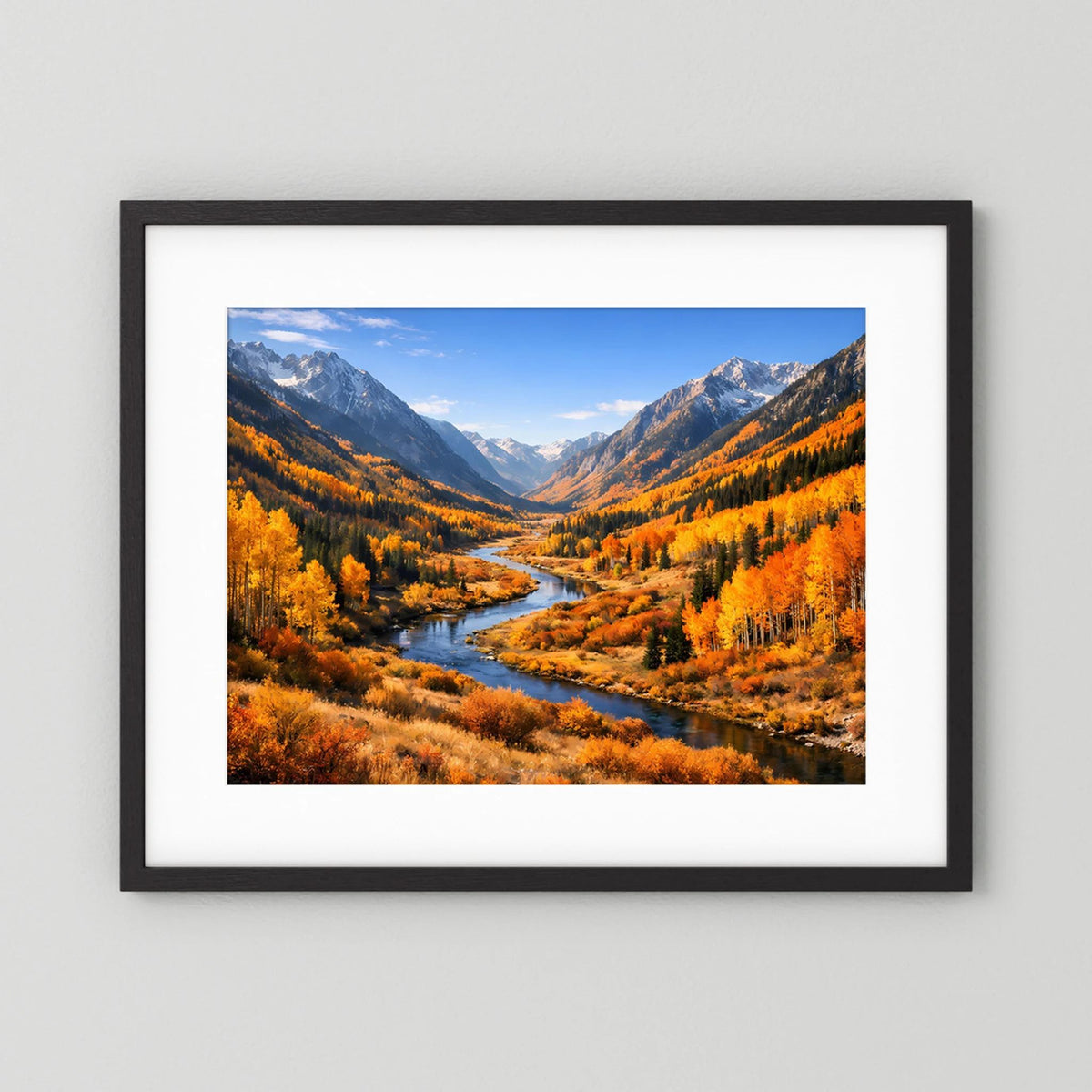 Herbstliches Wandbild im Querformat mit Bergtal und Fluss, schwarzer Rahmen mit weißem Rand