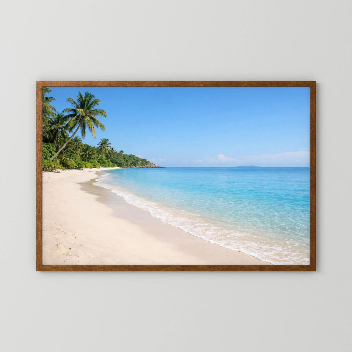 Querformat-Wandbild Strand mit Palmen, brauner Holzrahmen