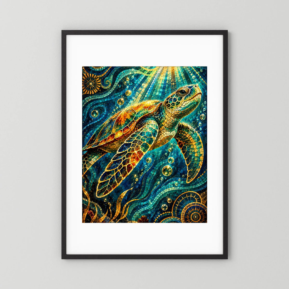 Kunstposter mit Meeresschildkröte im Mosaikdesign, türkis und gold, im schwarzen Rahmen