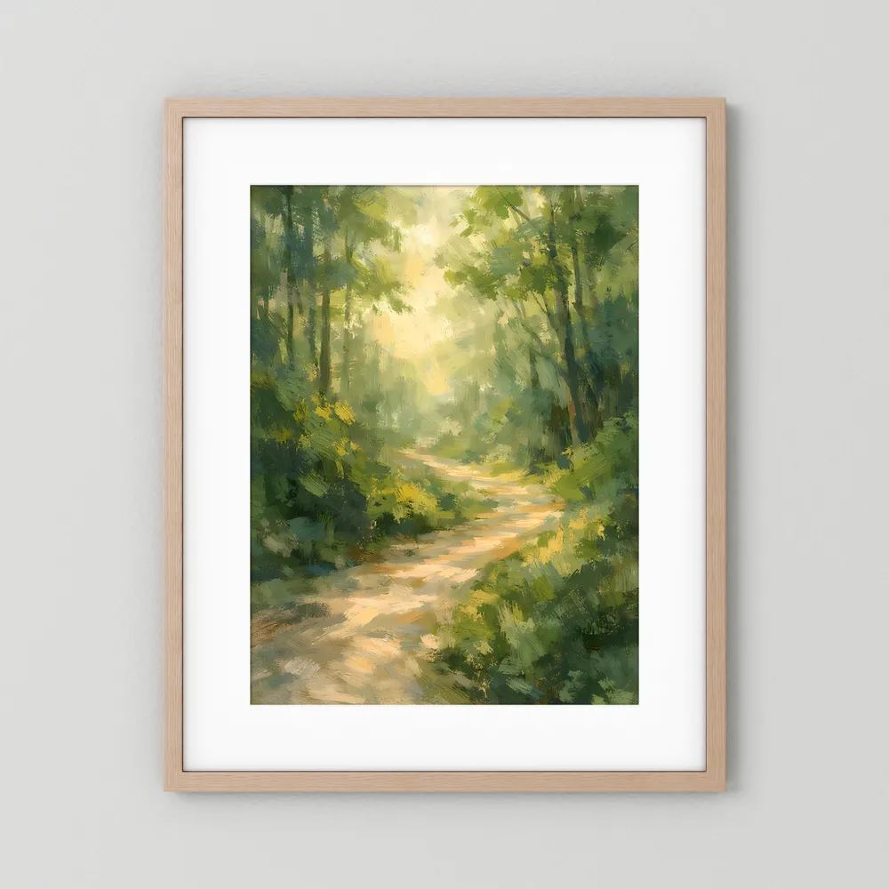 Wandposter Waldweg mit Sonnenlicht, beiger Holzrahmen mit weißem Rand, hochformatig