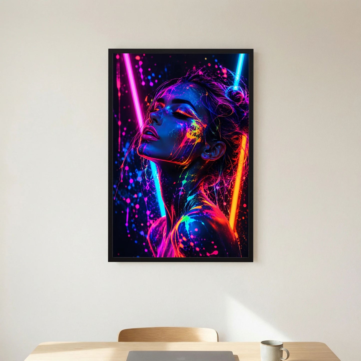 Neon-Porträt-Poster mit schwarzem Rahmen: Frau seitlich, leuchtende Farbstreifen