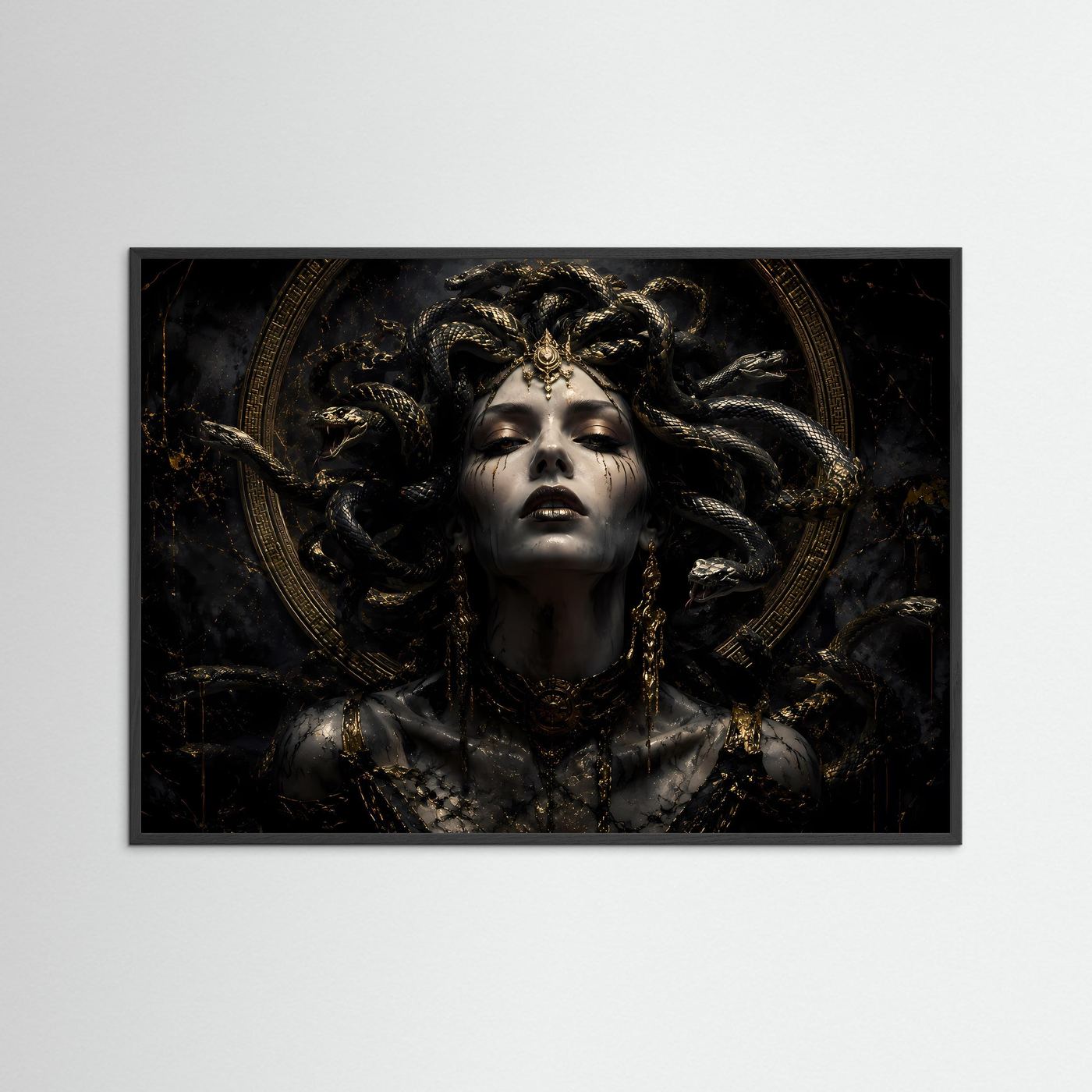 Göttin Medusa in Schwarz und Gold | Mythologische Dark-Art Poster & Wandbild
