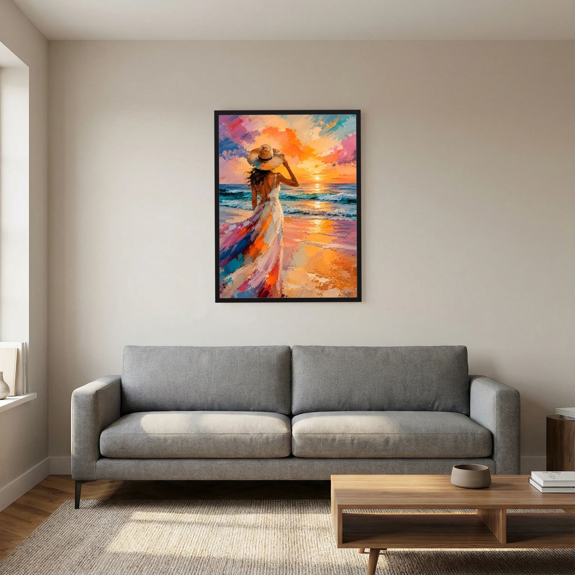 Hochformatiges Poster mit Sonnenuntergang am Meer und Fraufigur, schwarz gerahmt