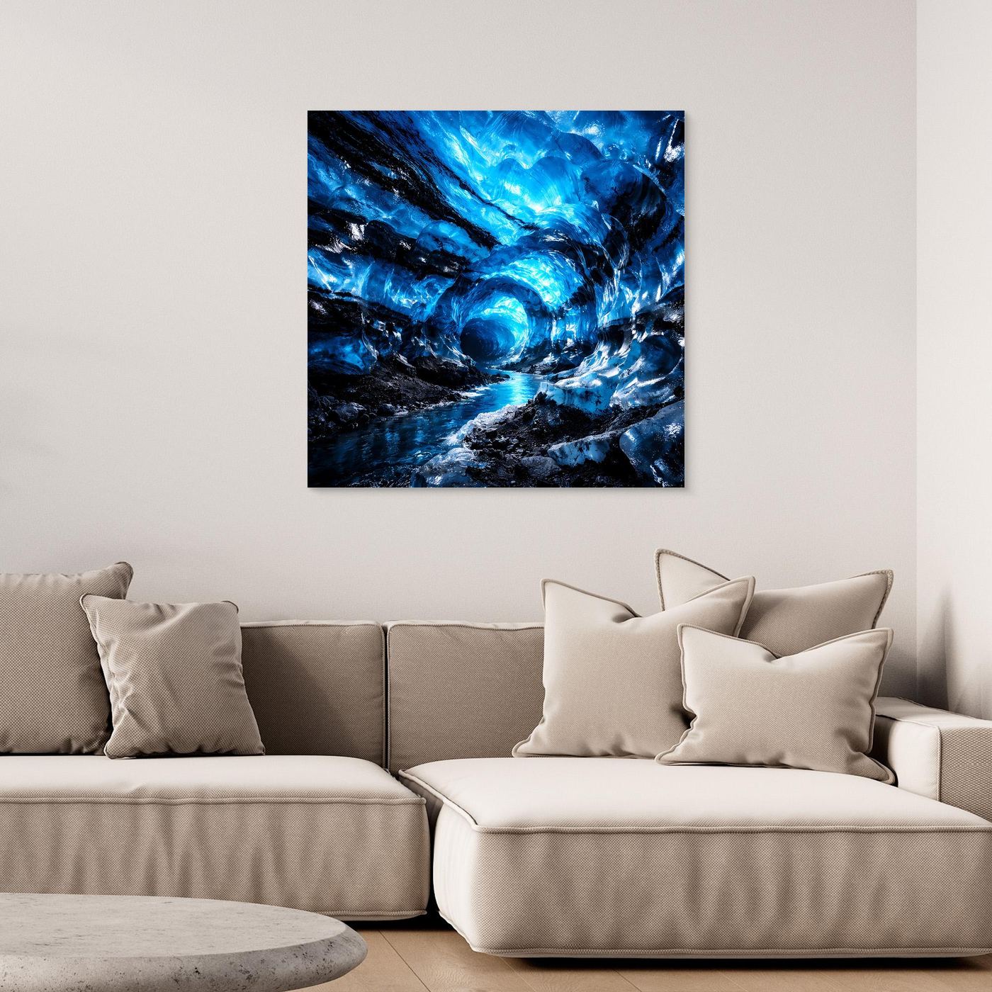 Leinwandbild mit blauem Eishöhlen-Motiv und hellem Lichtkreis, ohne sichtbaren Rahmen